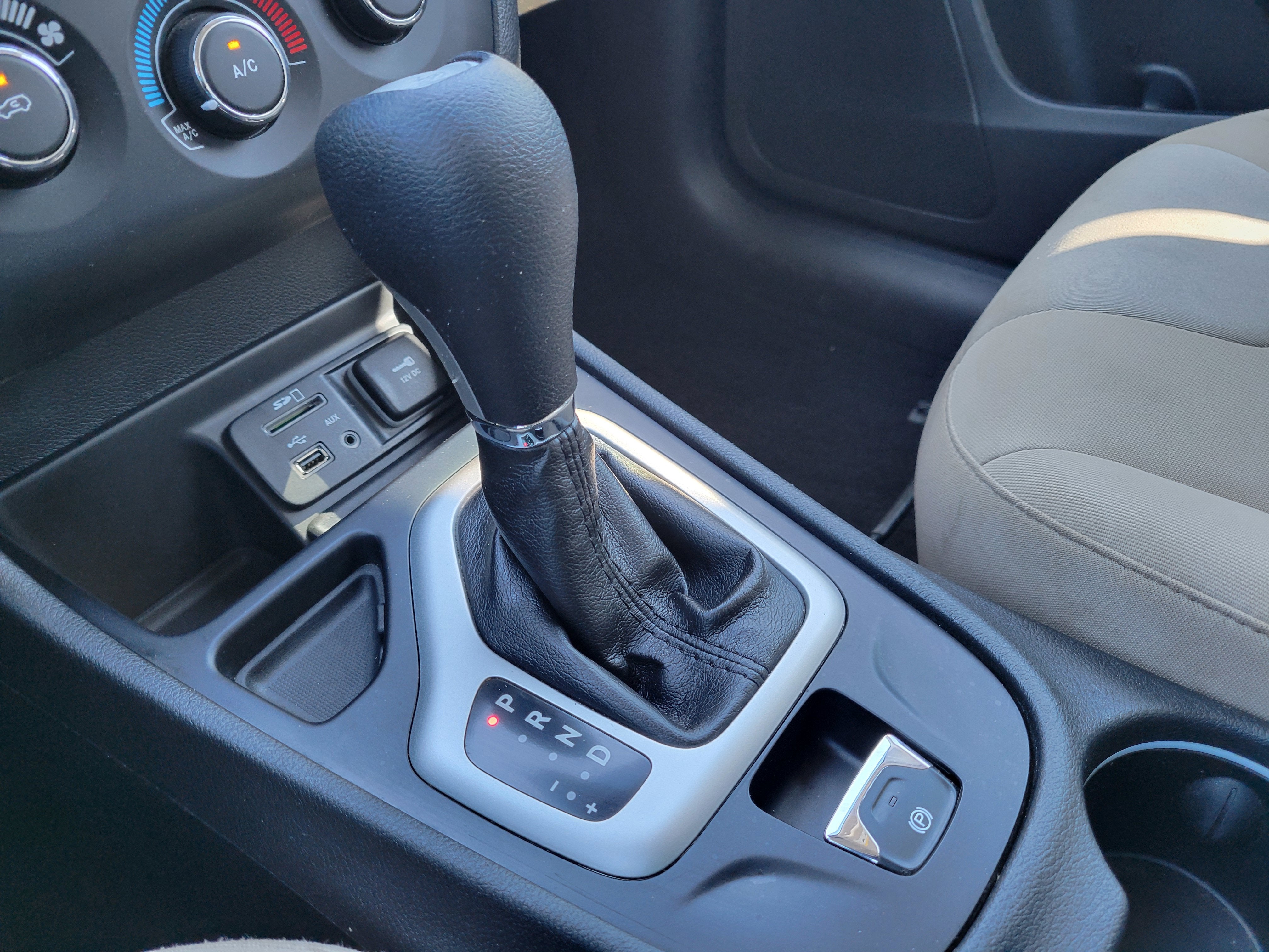 2016 Jeep Cherokee Sport