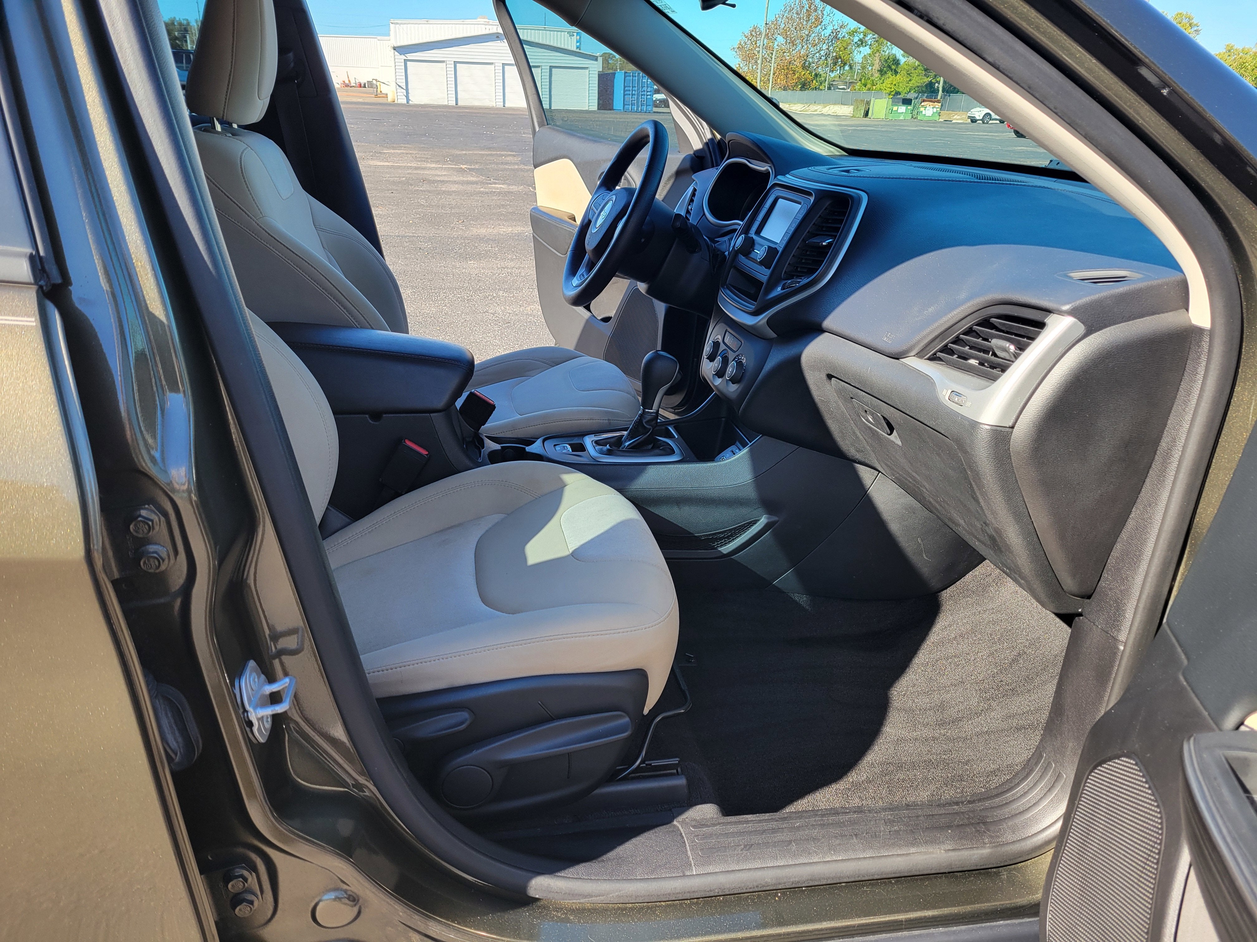 2016 Jeep Cherokee Sport