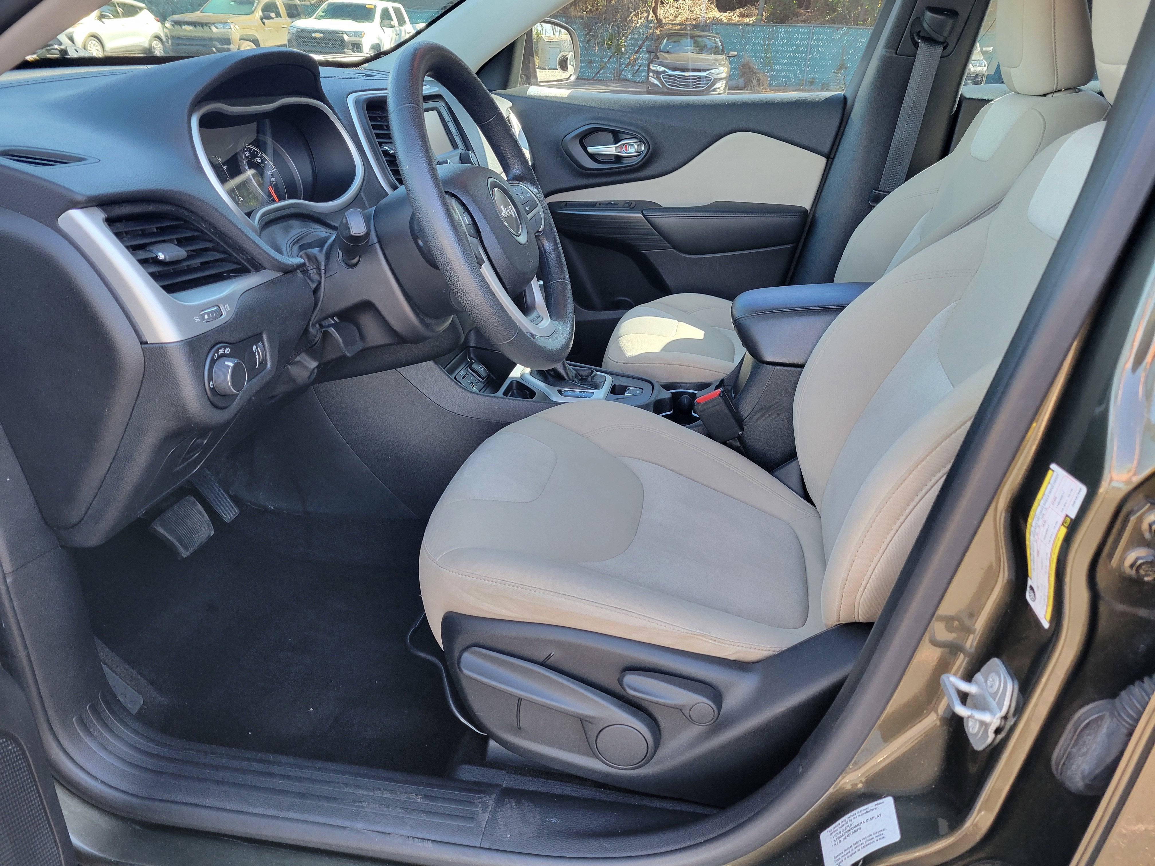 2016 Jeep Cherokee Sport