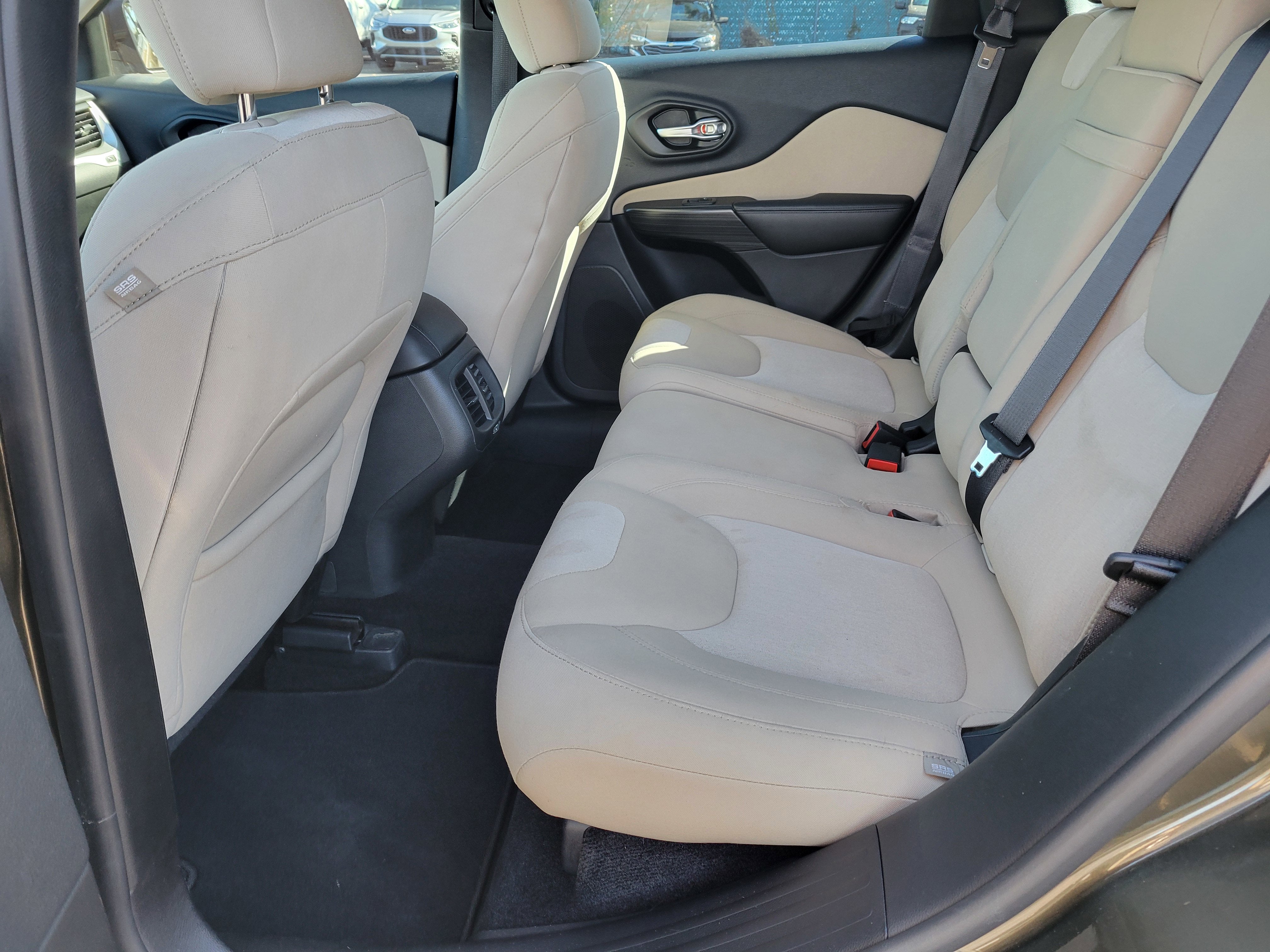 2016 Jeep Cherokee Sport