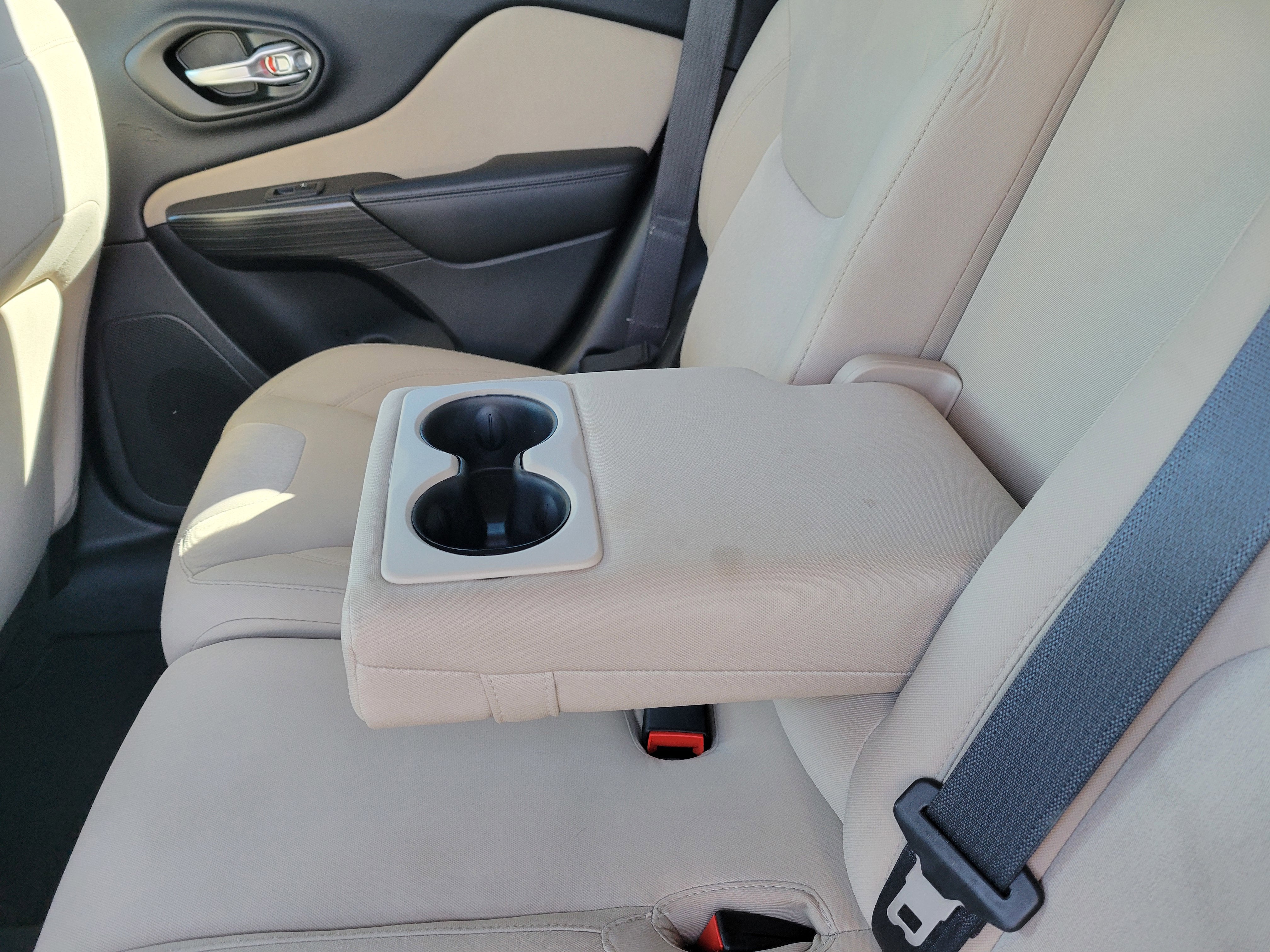 2016 Jeep Cherokee Sport