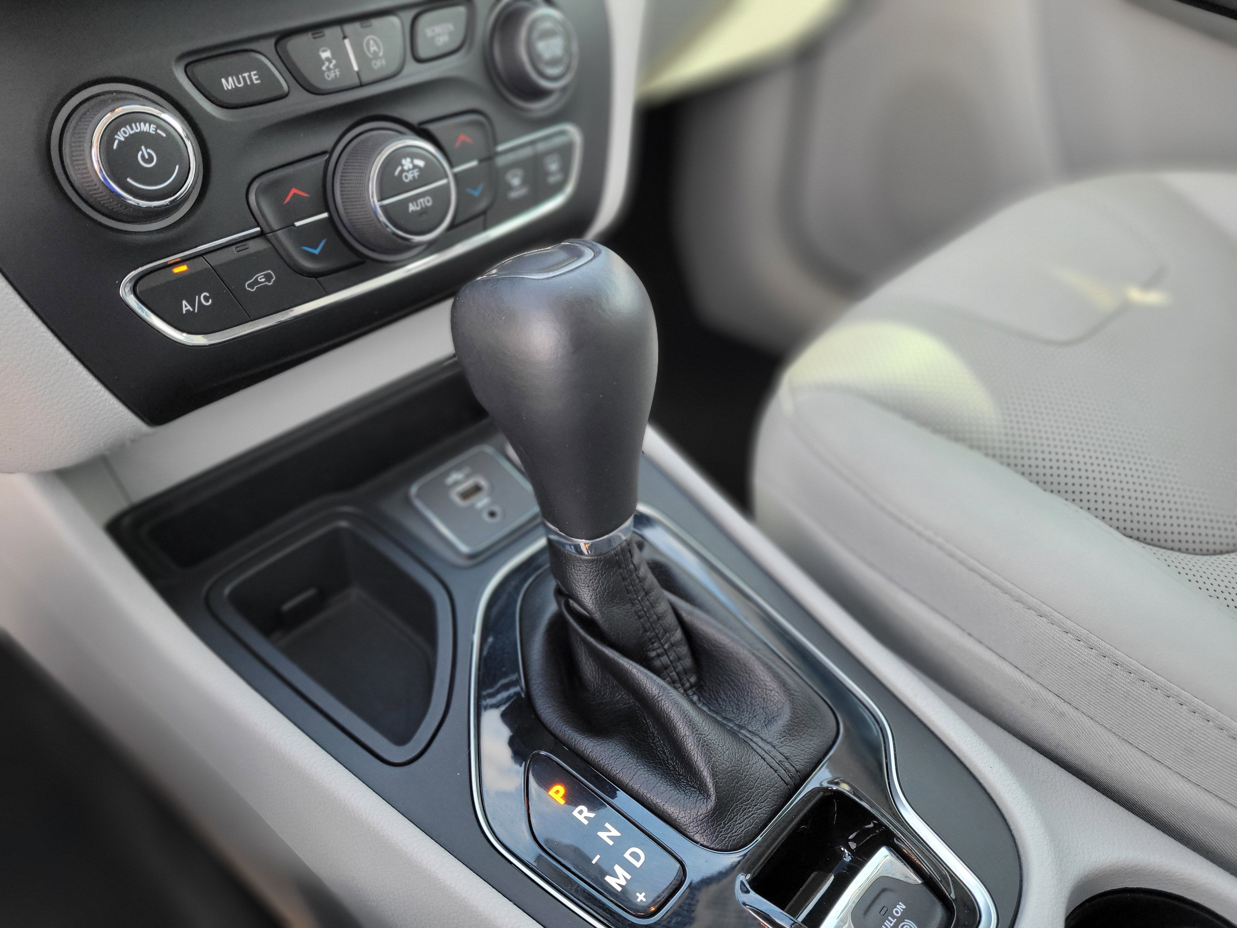 2020 Jeep Cherokee Limited FWD