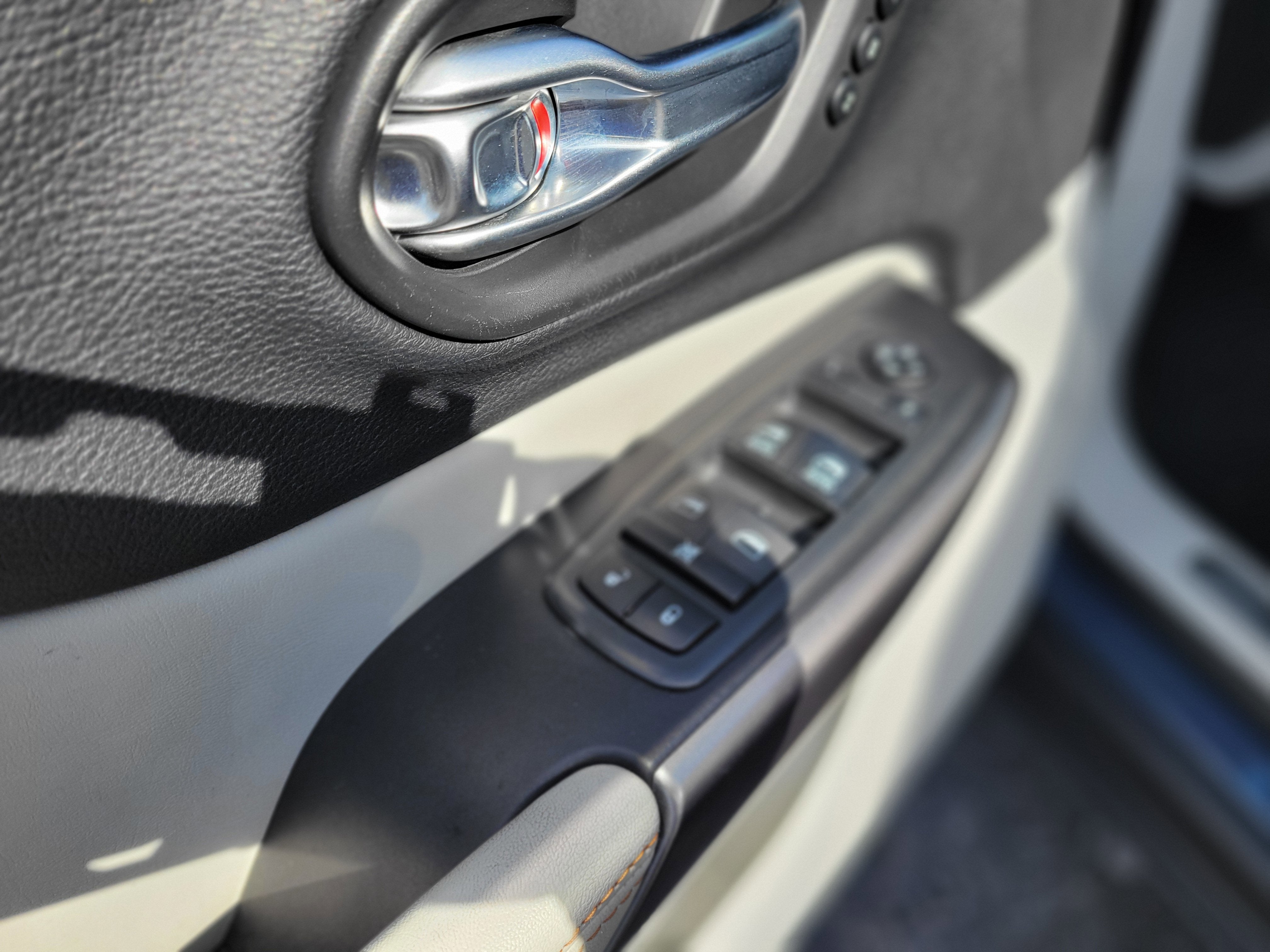 2020 Jeep Cherokee Limited FWD