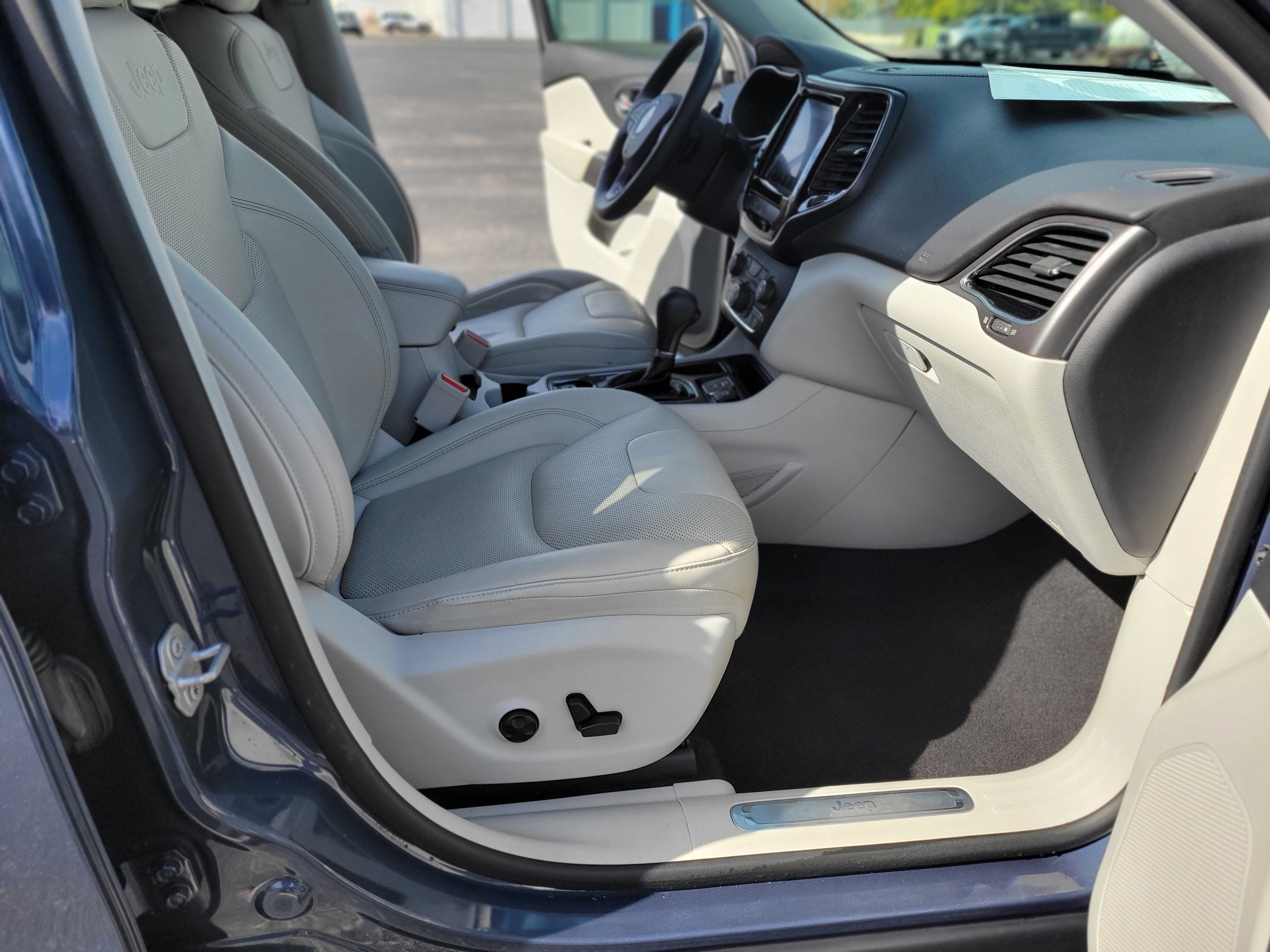 2020 Jeep Cherokee Limited FWD