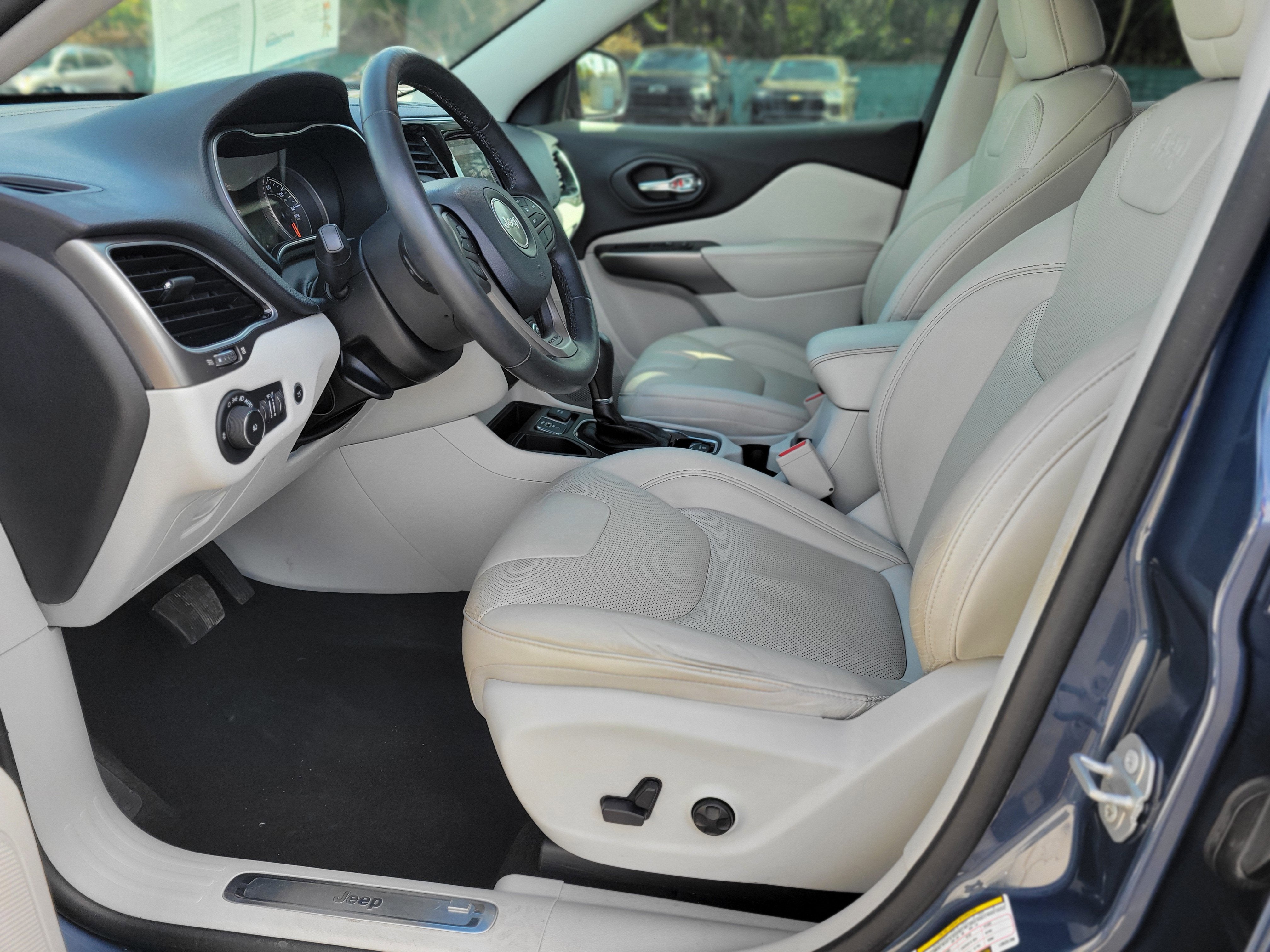 2020 Jeep Cherokee Limited FWD