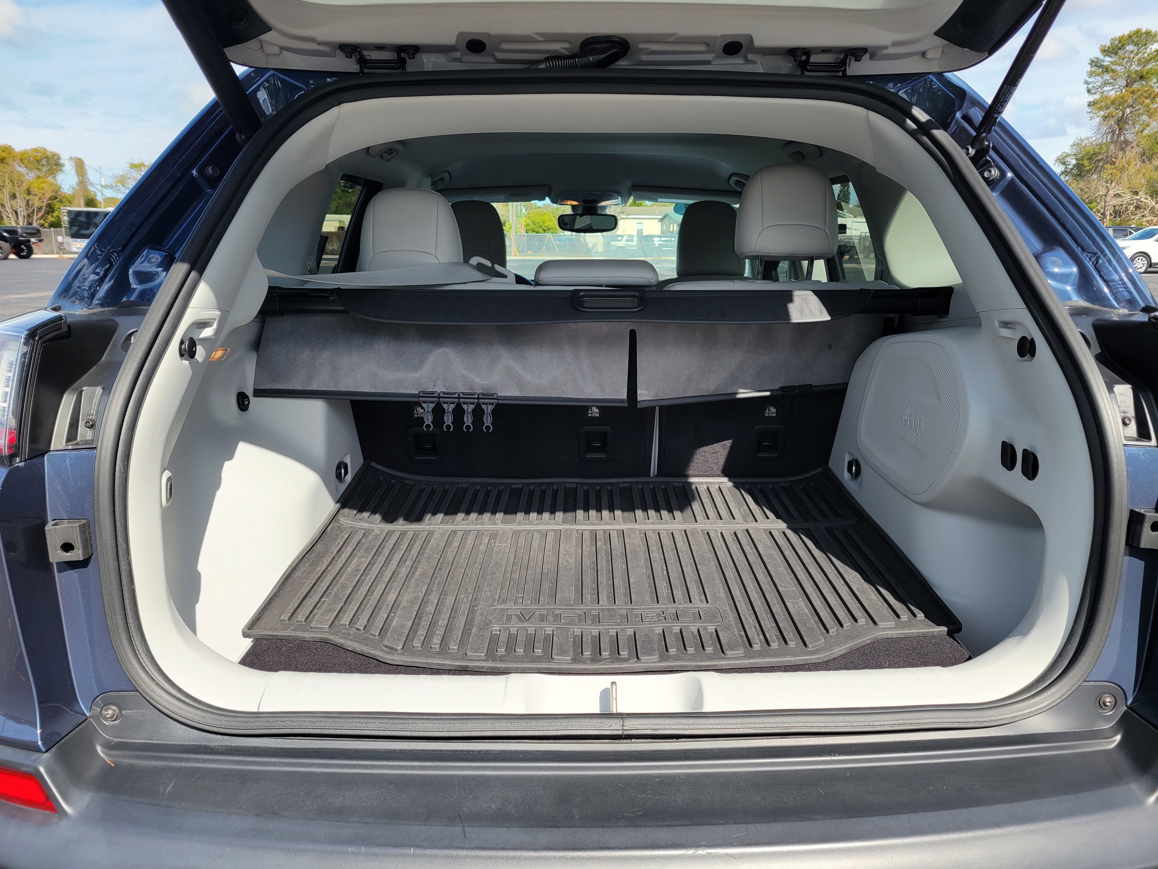 2020 Jeep Cherokee Limited FWD