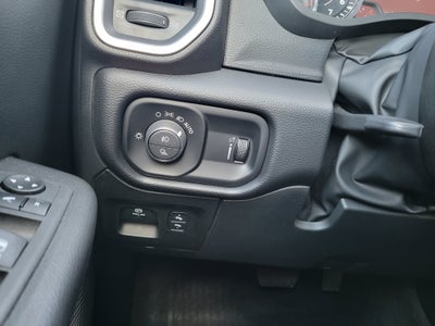 2022 RAM 1500 Big Horn Crew Cab 4x4 5'7" Box