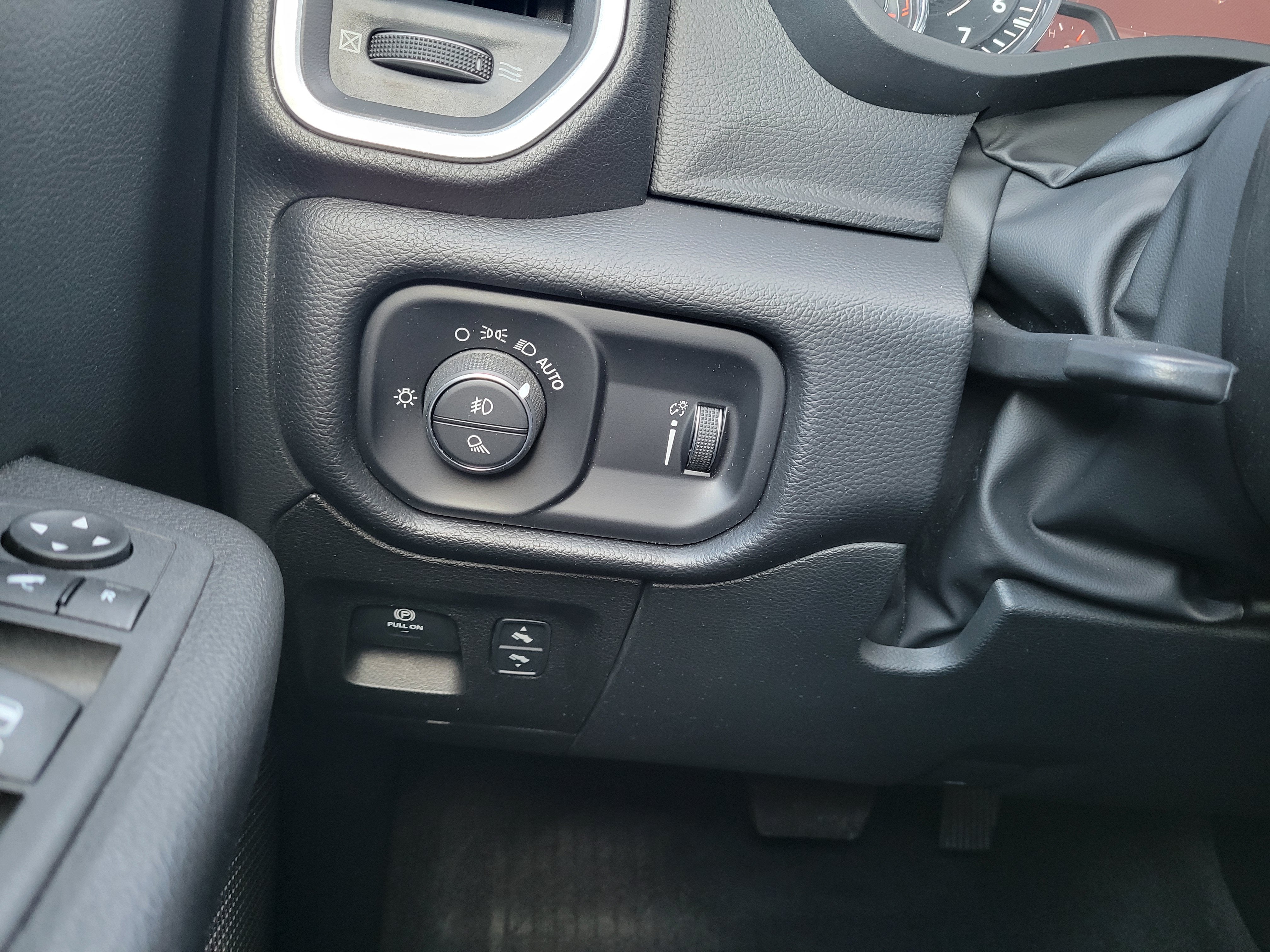 2022 RAM 1500 Big Horn Crew Cab 4x4 5'7" Box
