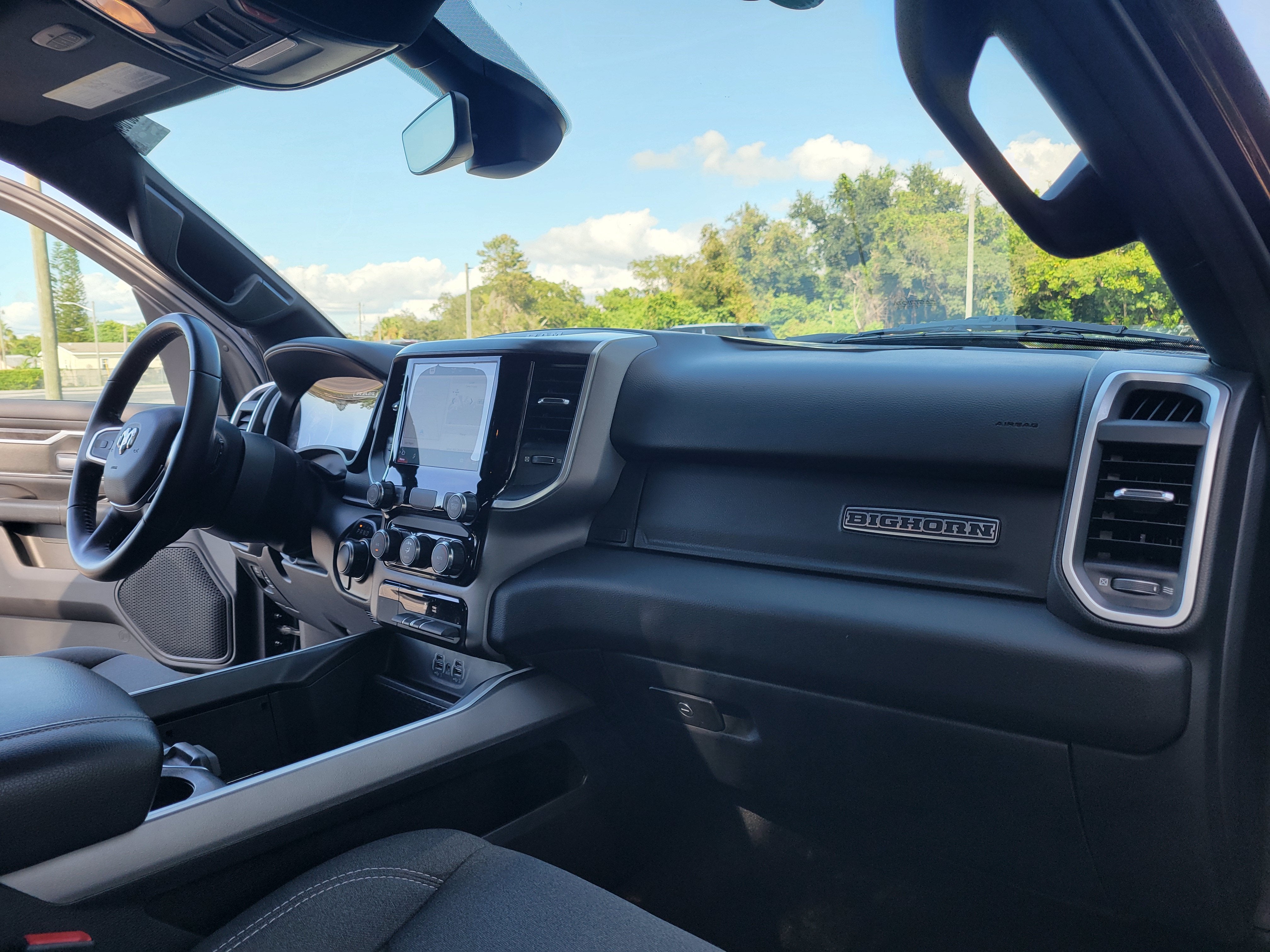 2022 RAM 1500 Big Horn Crew Cab 4x4 5'7" Box