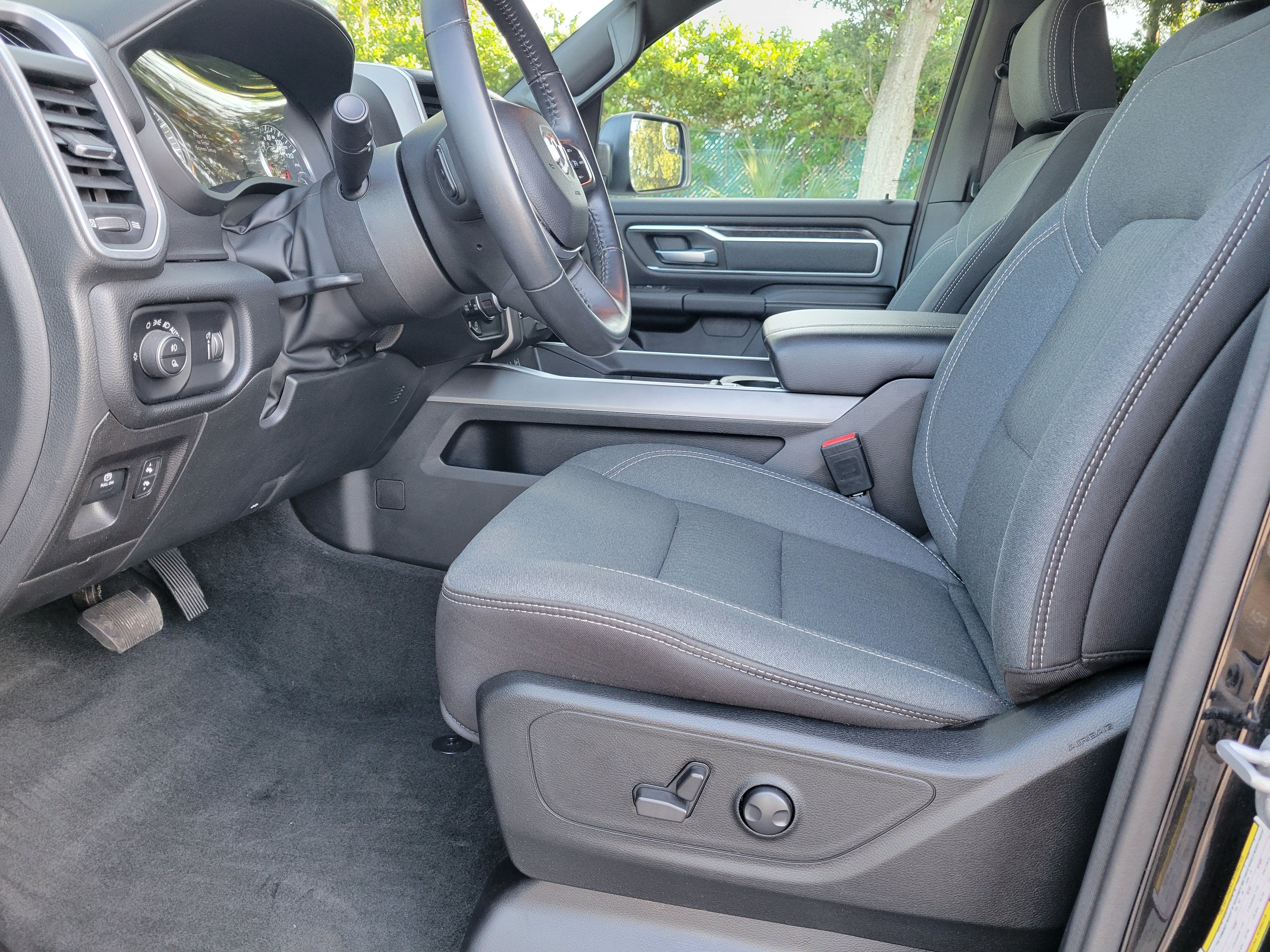 2022 RAM 1500 Big Horn Crew Cab 4x4 5'7" Box