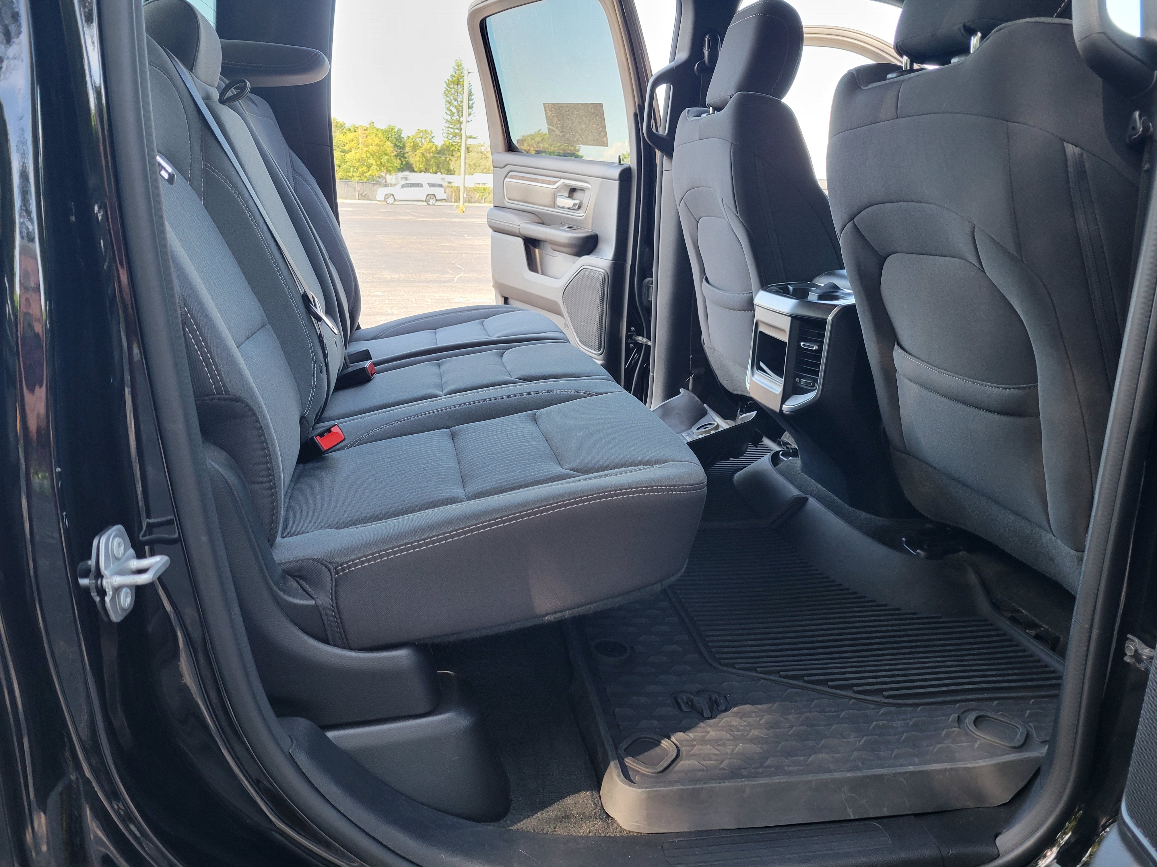 2022 RAM 1500 Big Horn Crew Cab 4x4 5'7" Box