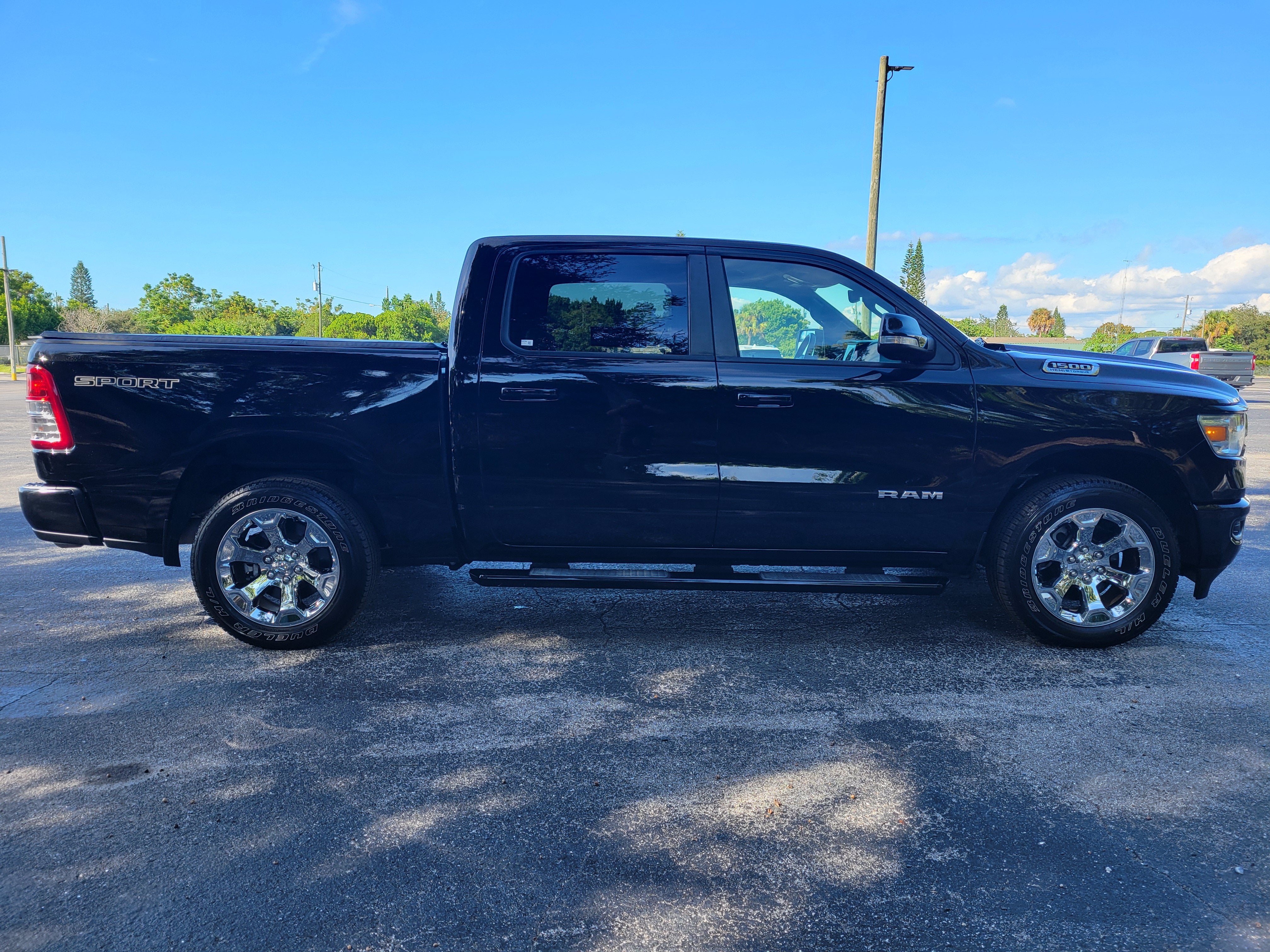 2022 RAM 1500 Big Horn Crew Cab 4x4 5'7" Box