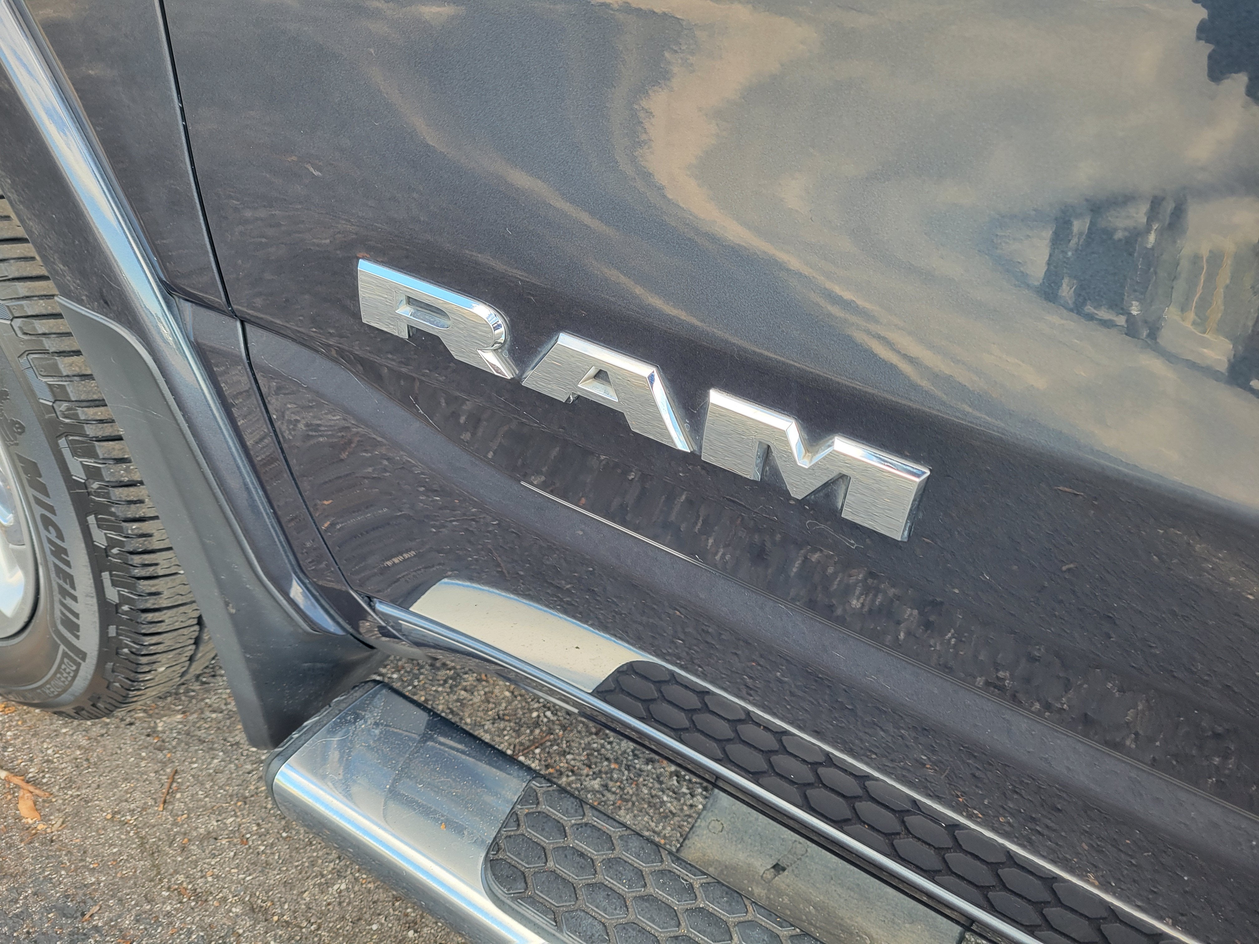 2021 RAM 1500 Laramie Crew Cab 4x4 5'7" Box