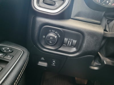 2021 RAM 1500 Laramie Crew Cab 4x4 5'7" Box