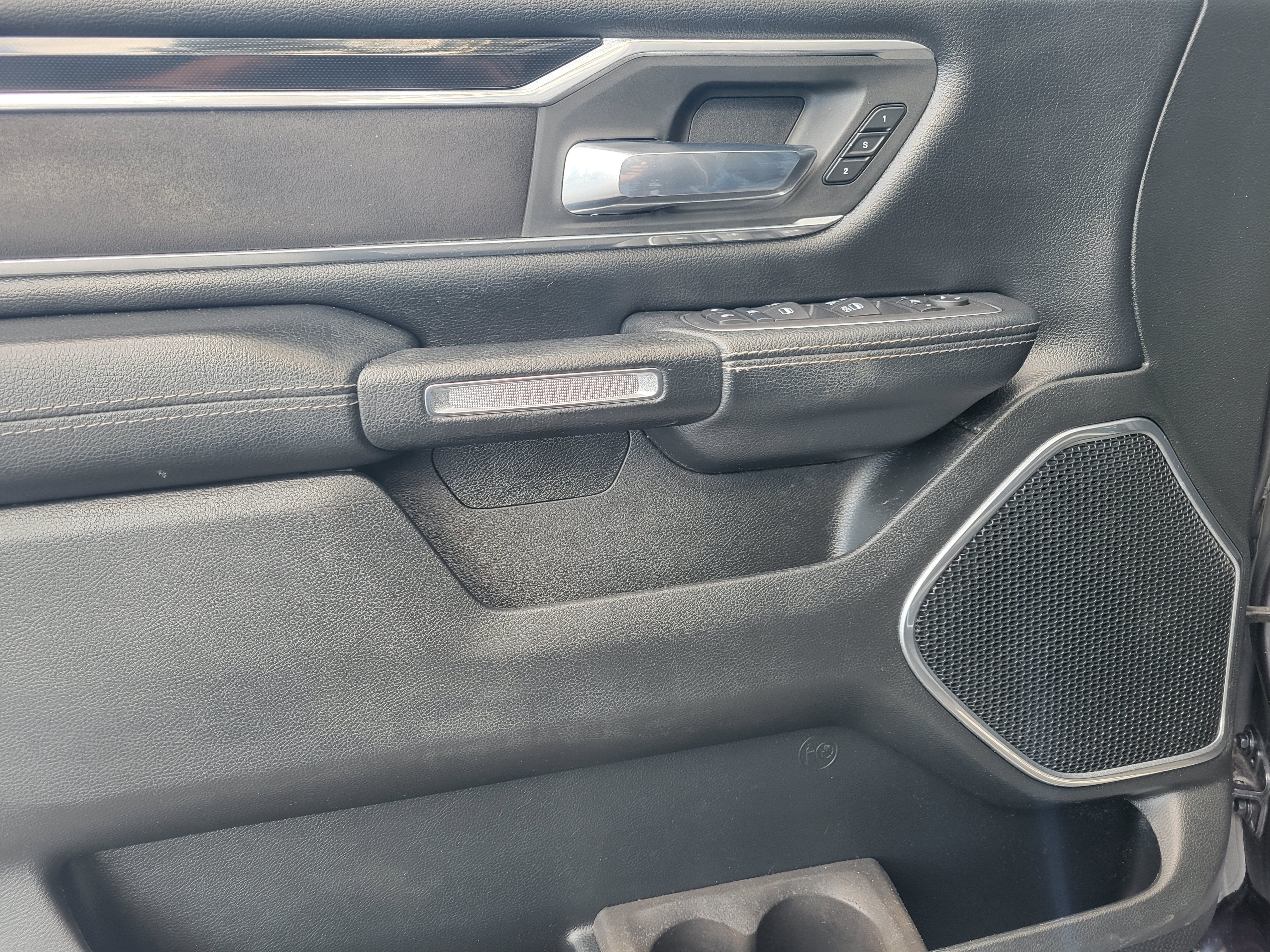 2021 RAM 1500 Laramie Crew Cab 4x4 5'7" Box
