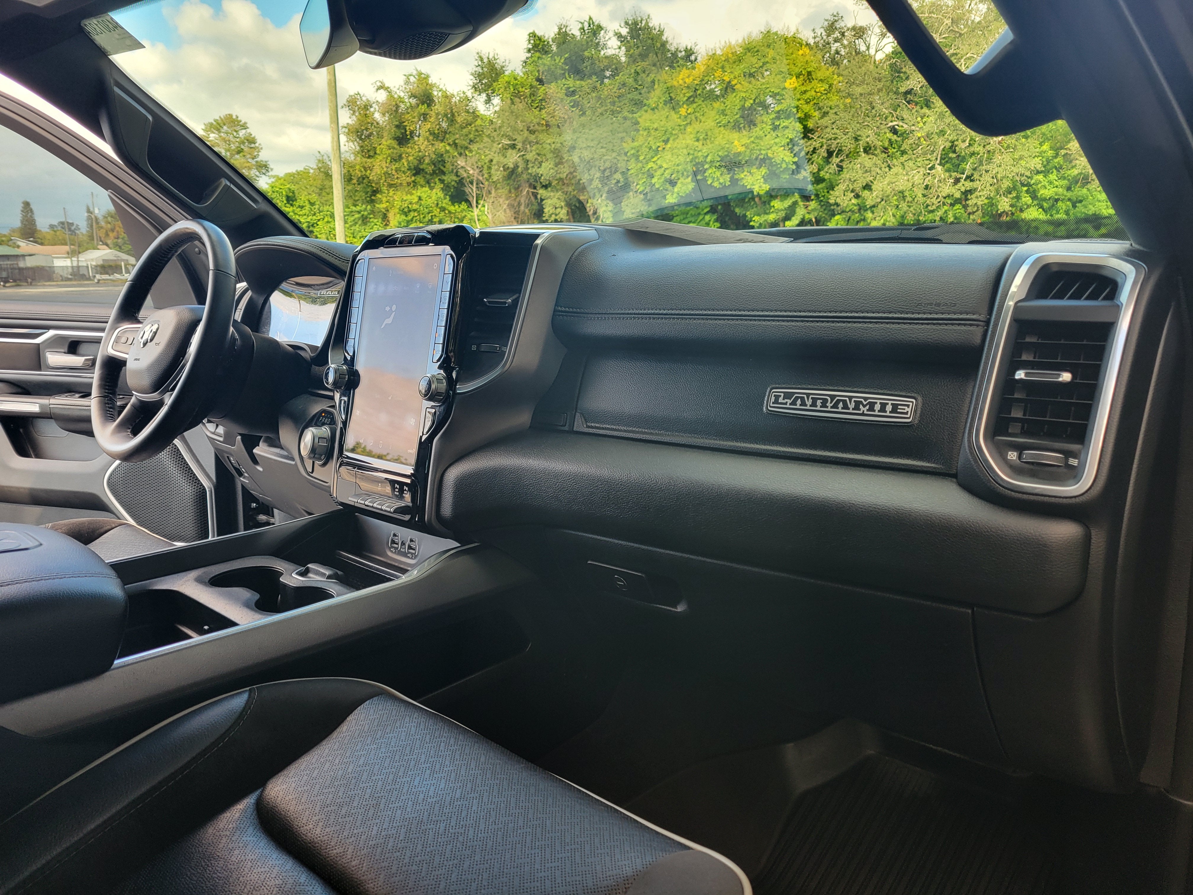 2021 RAM 1500 Laramie Crew Cab 4x4 5'7" Box