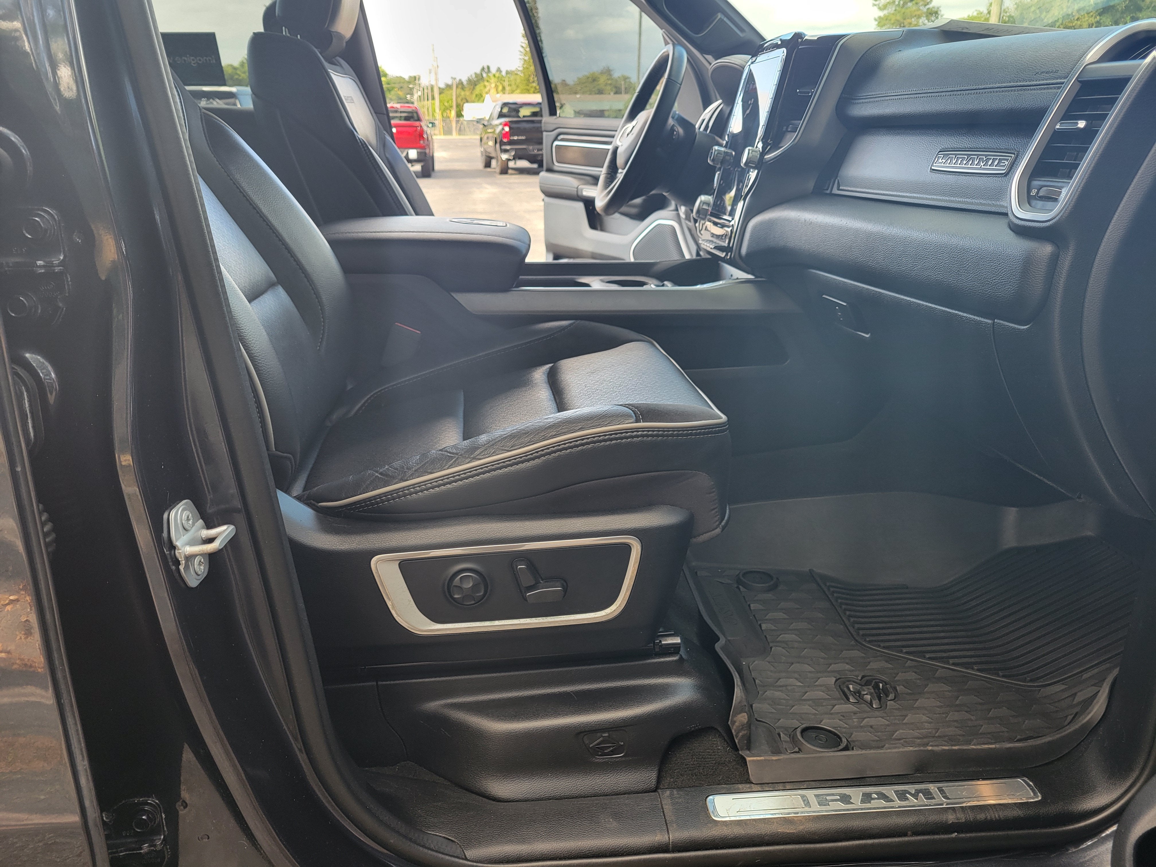 2021 RAM 1500 Laramie Crew Cab 4x4 5'7" Box