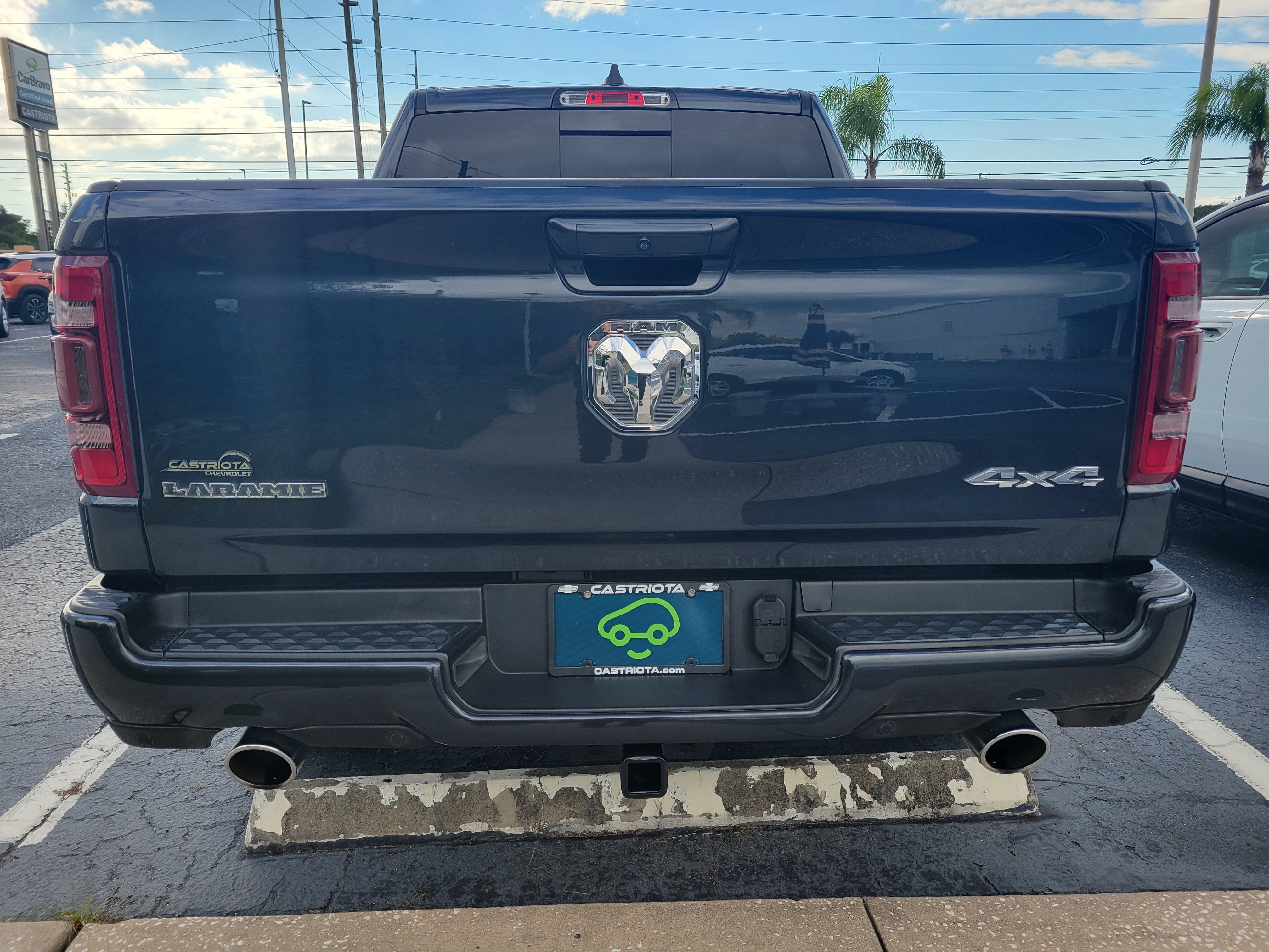2021 RAM 1500 Laramie Crew Cab 4x4 5'7" Box