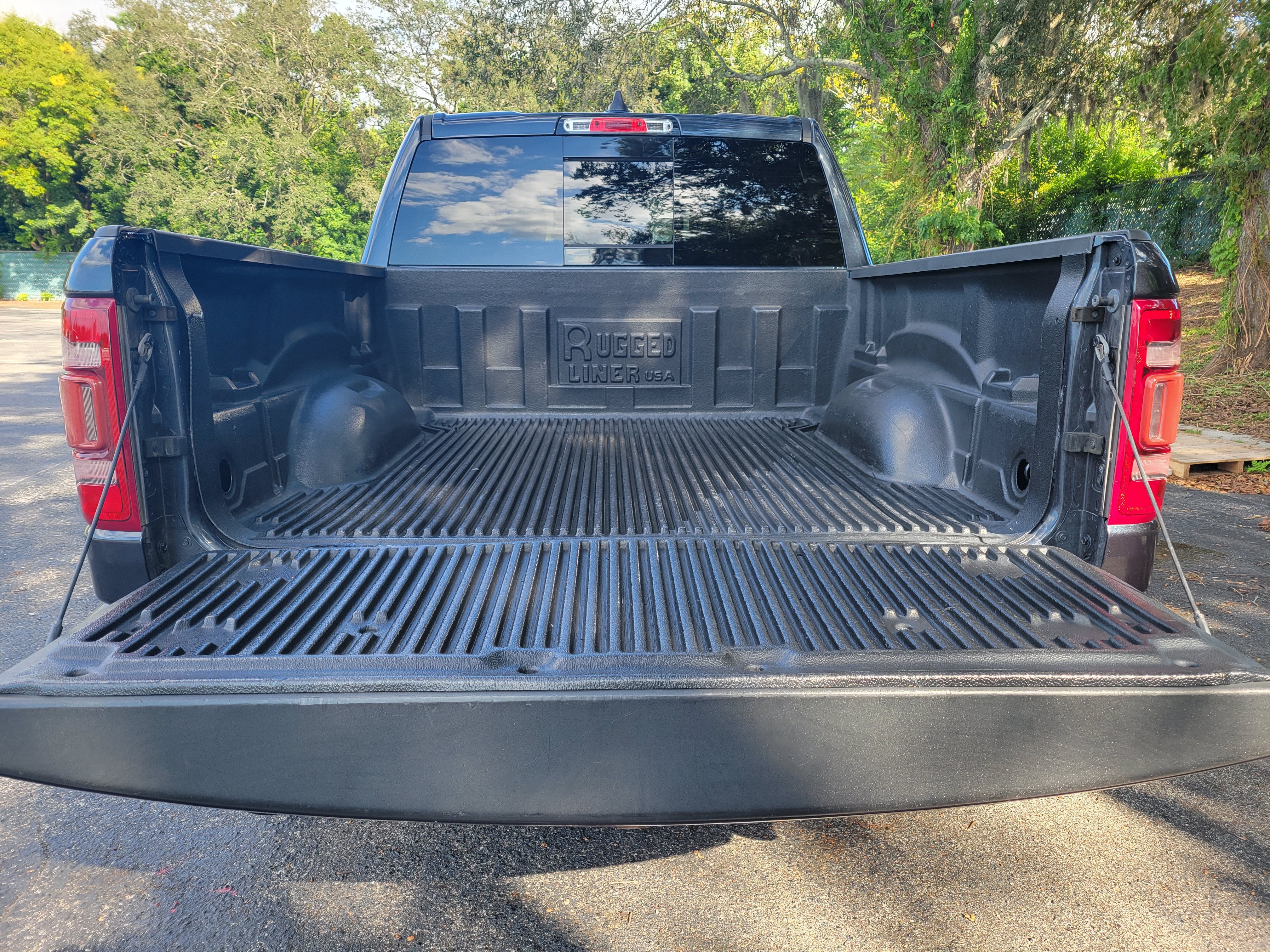 2021 RAM 1500 Laramie Crew Cab 4x4 5'7" Box