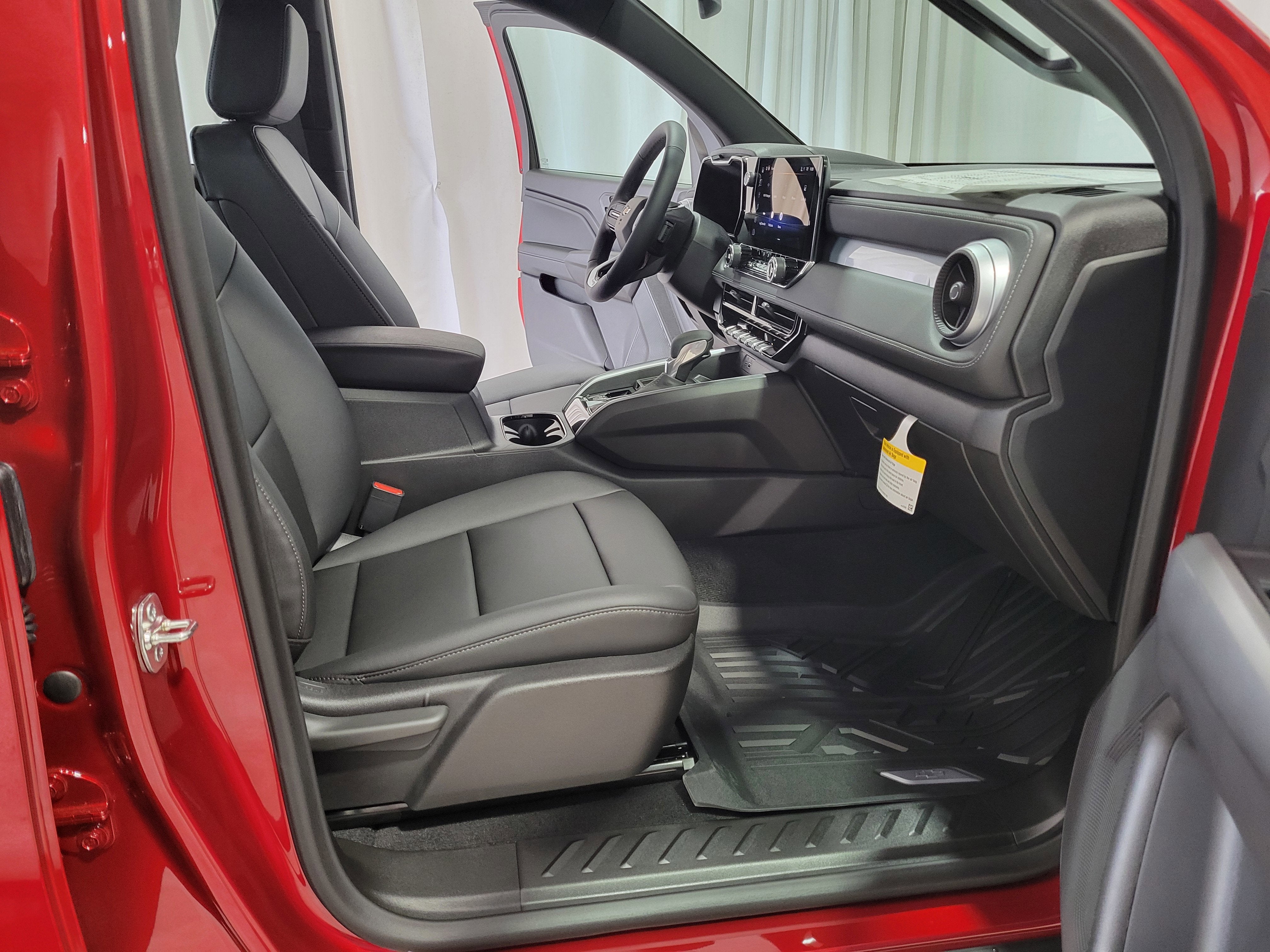 2025 Chevrolet Colorado WT/LT