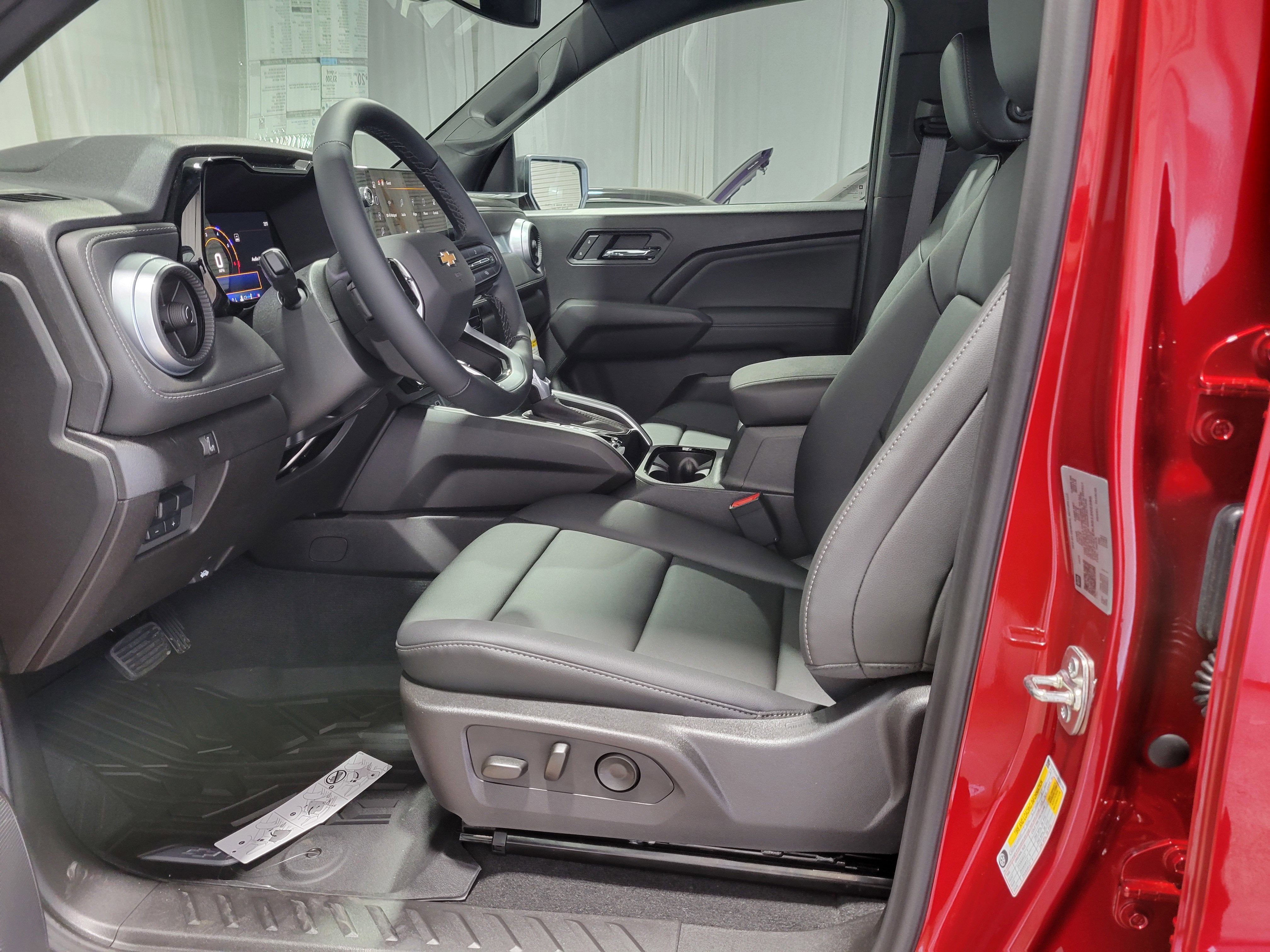 2025 Chevrolet Colorado WT/LT