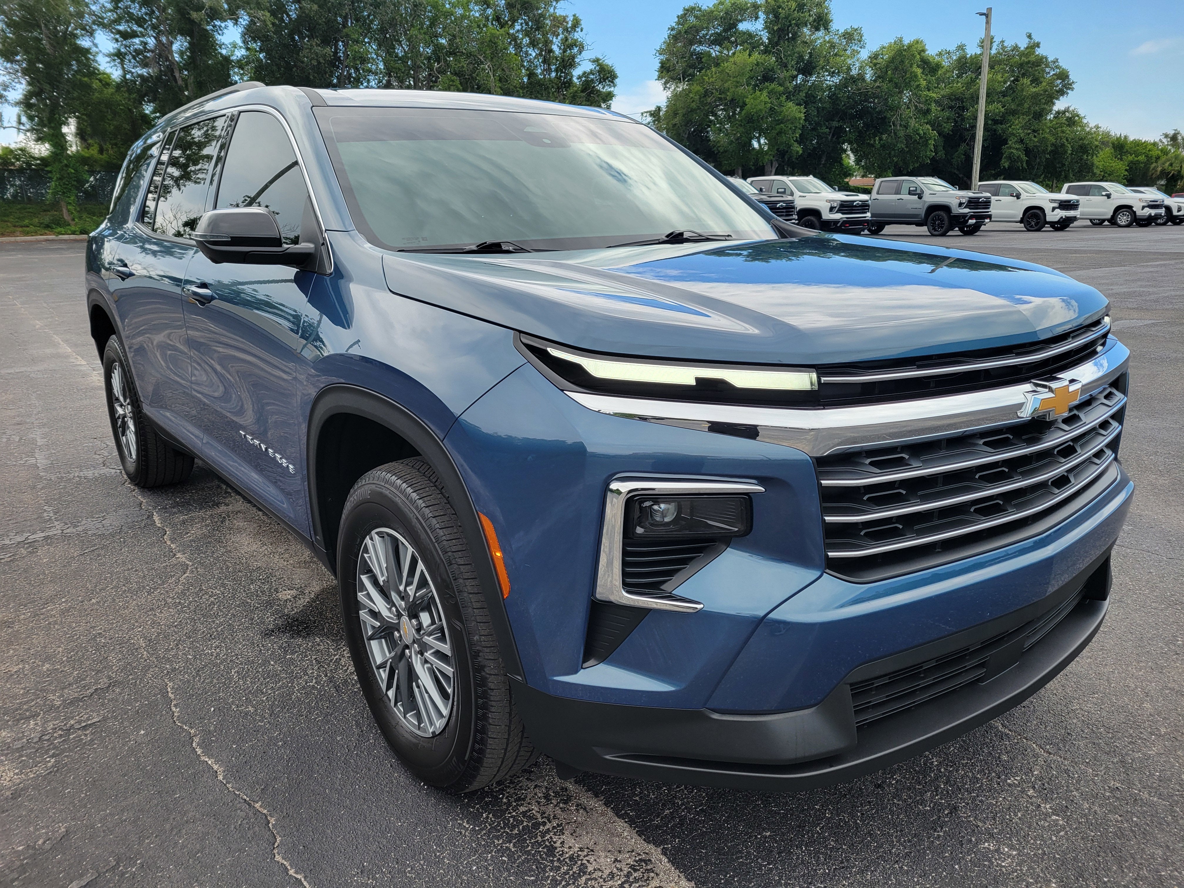 2024 Chevrolet Traverse LT
