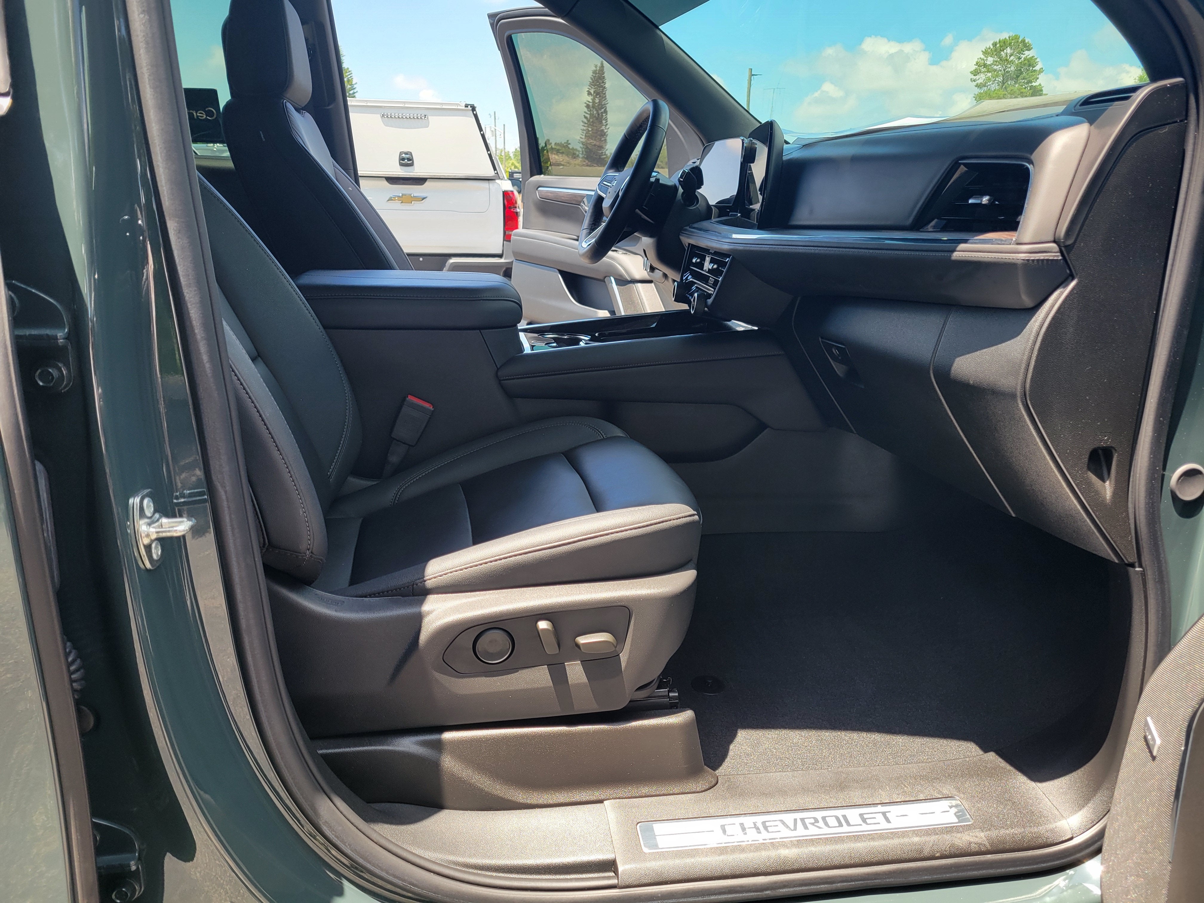 2025 Chevrolet Tahoe Z71 - Photo 35
