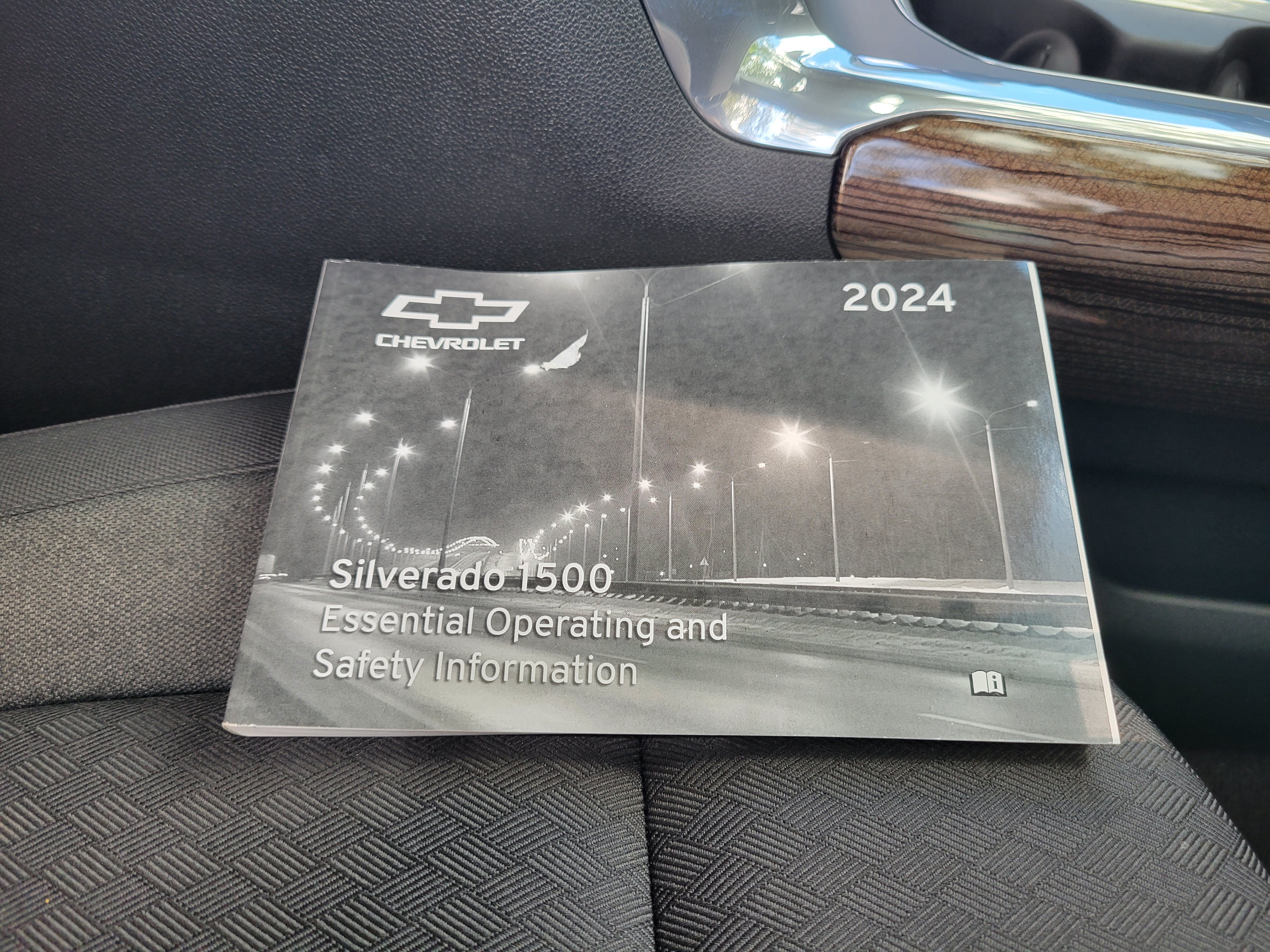 2024 Chevrolet Silverado 1500 RST