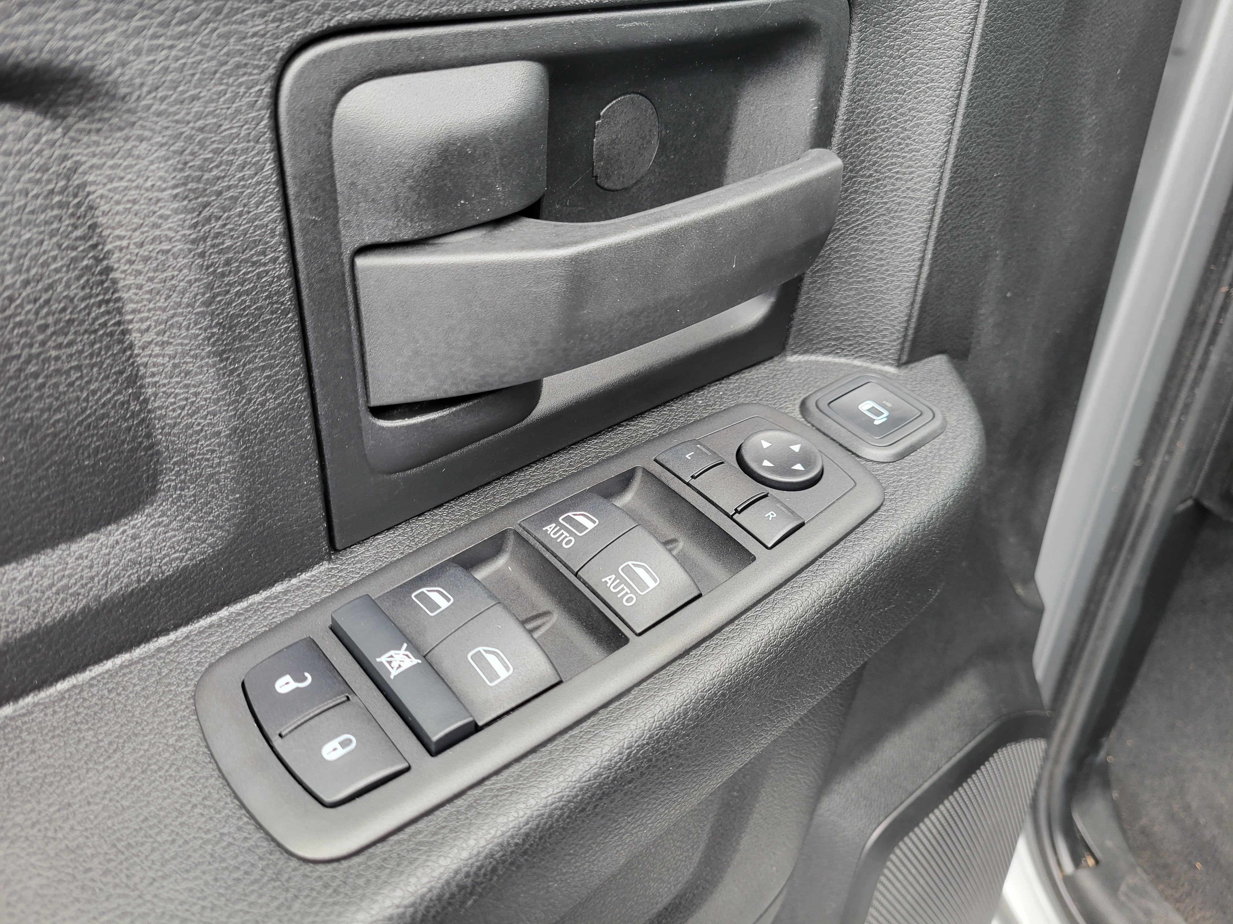 2023 RAM 3500 Tradesman Crew Cab 4x4 6'4" Box