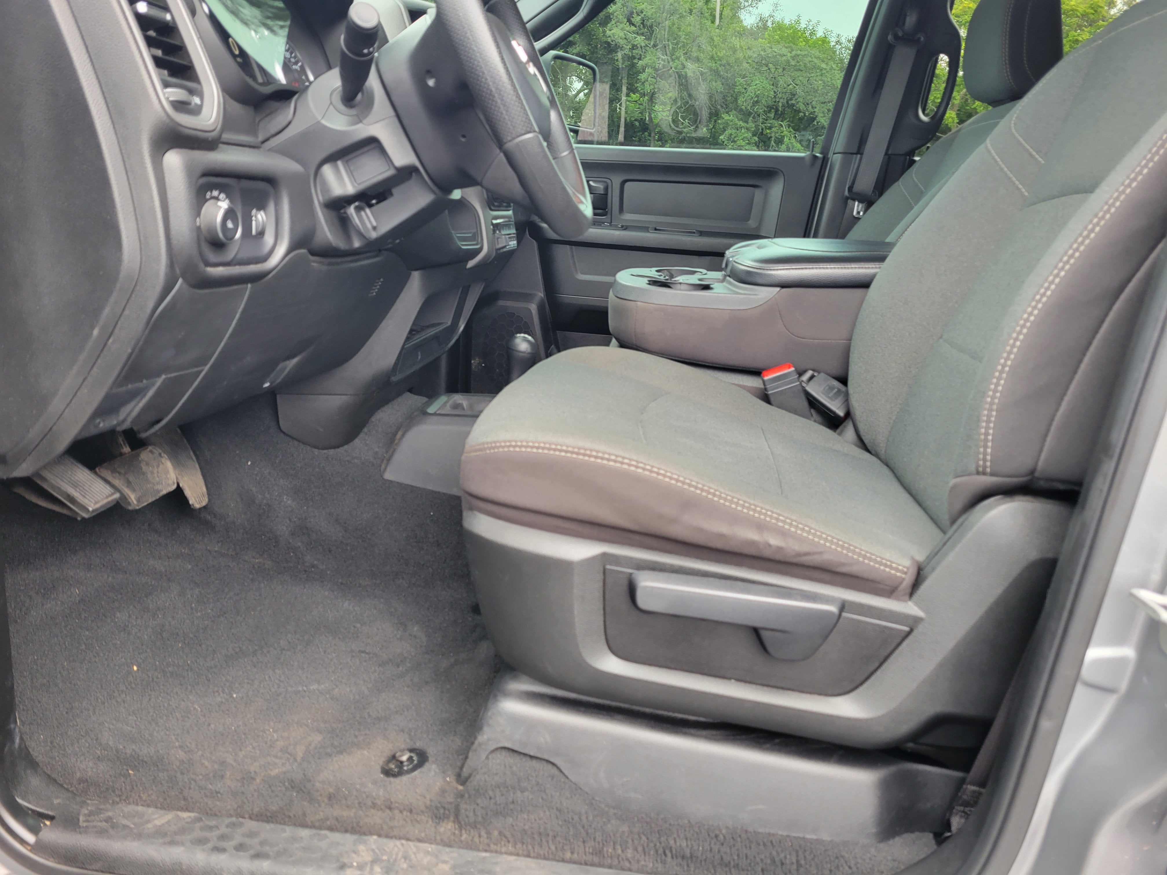 2023 RAM 3500 Tradesman Crew Cab 4x4 6'4" Box
