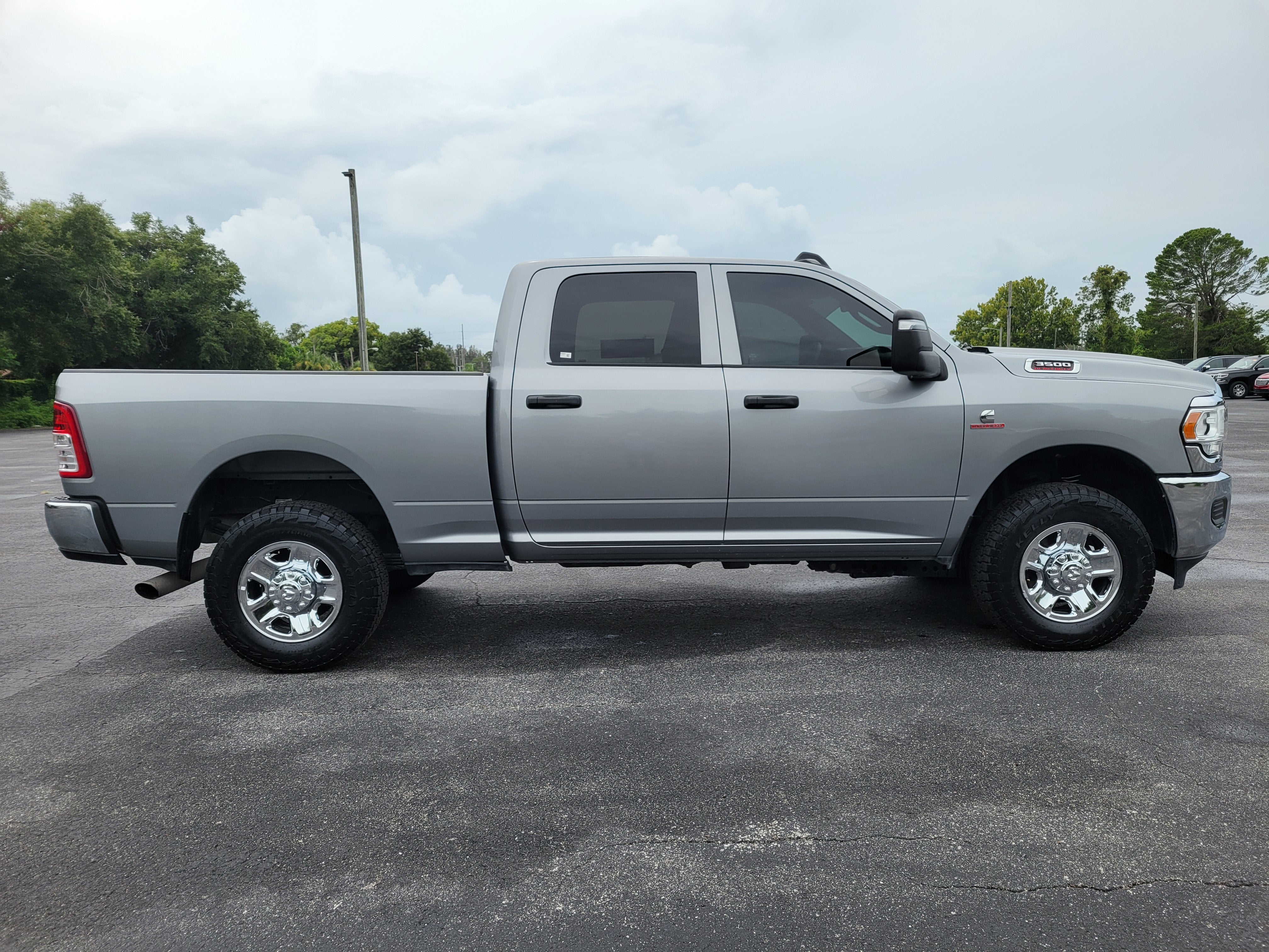 2023 RAM 3500 Tradesman Crew Cab 4x4 6'4" Box