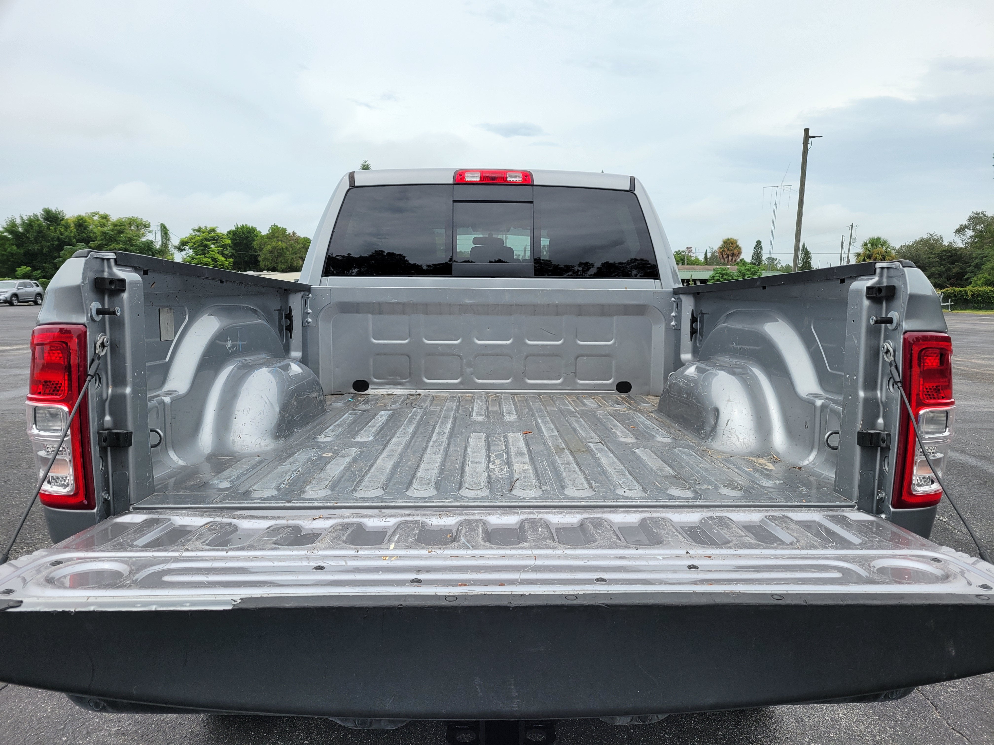 2023 RAM 3500 Tradesman Crew Cab 4x4 6'4" Box