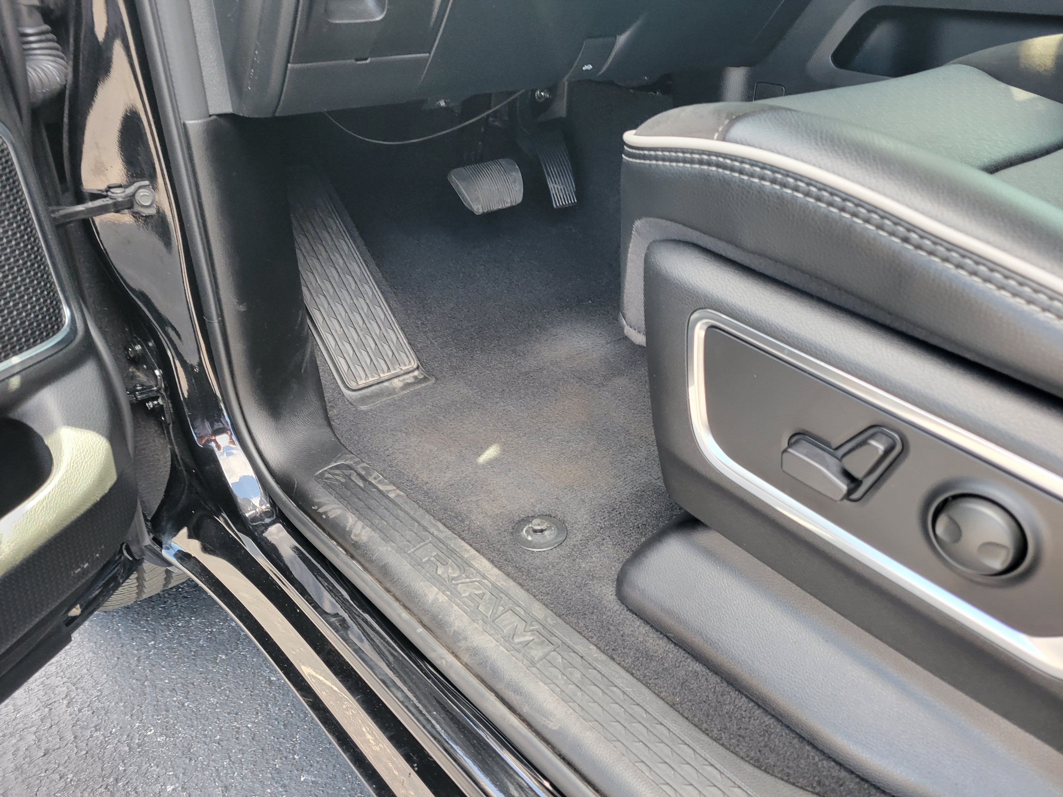 2026 RAM 1500 Laramie Crew Cab 4x4 5'7" Box