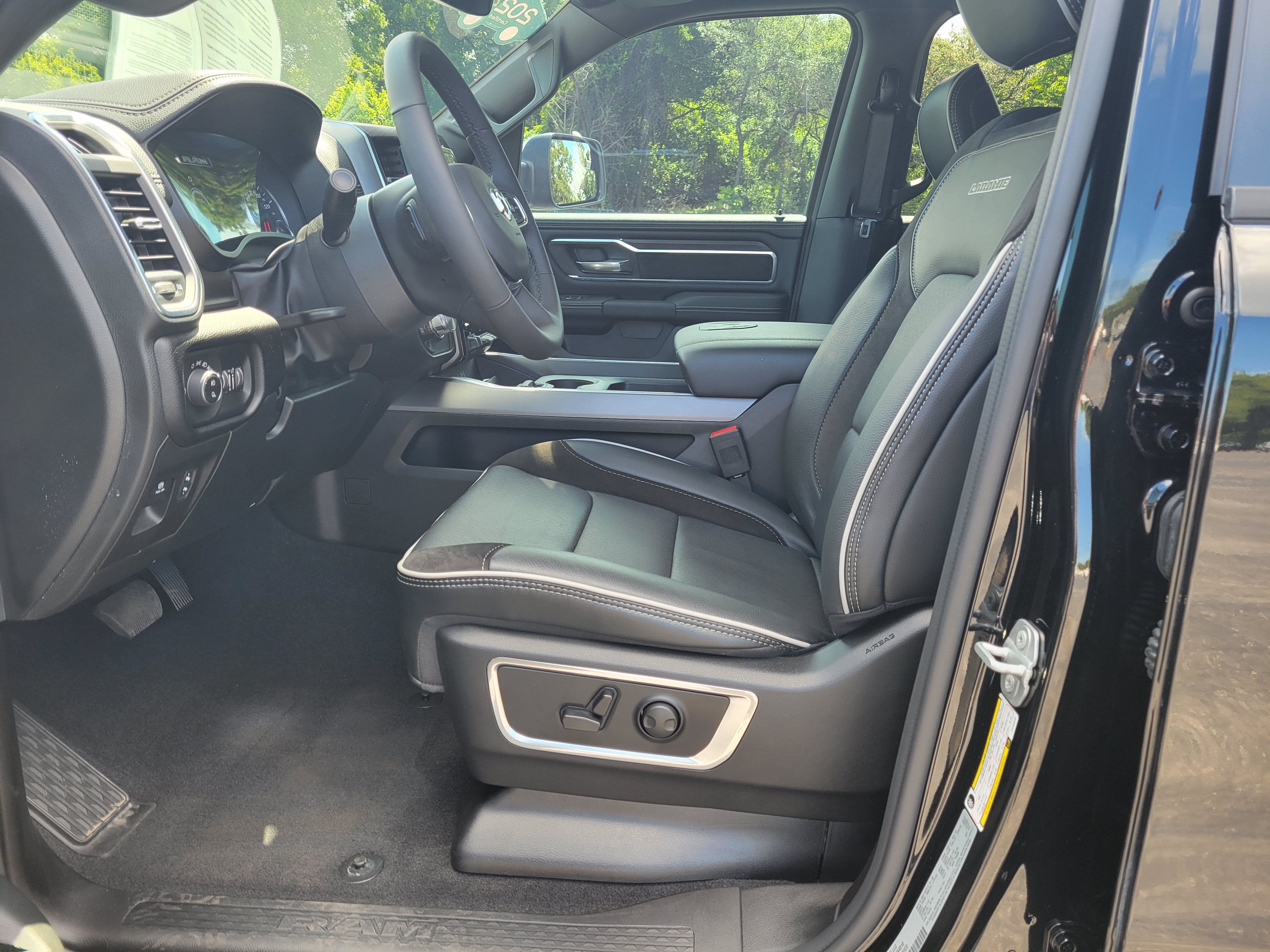 2026 RAM 1500 Laramie Crew Cab 4x4 5'7" Box