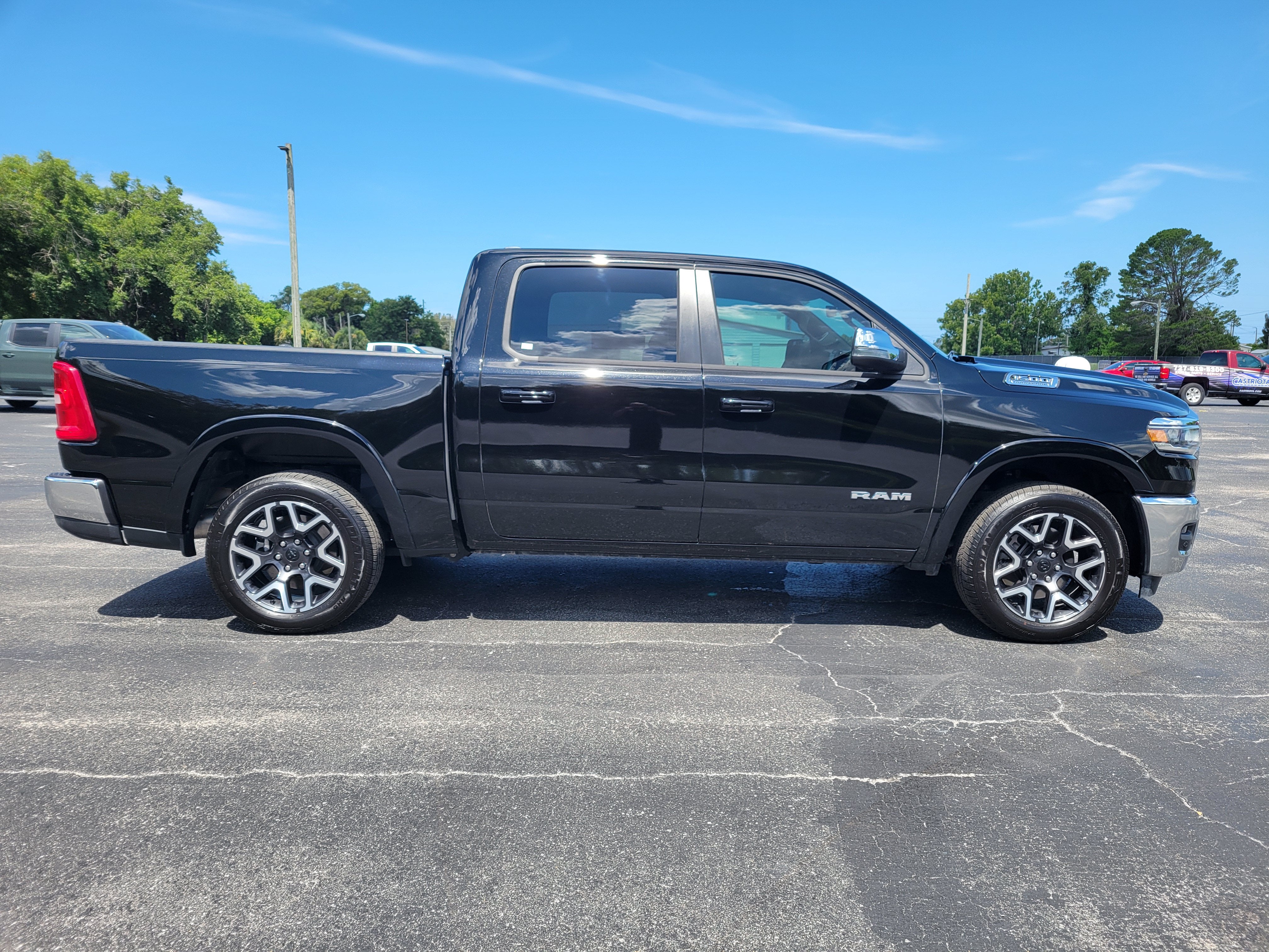 2026 RAM 1500 Laramie Crew Cab 4x4 5'7" Box