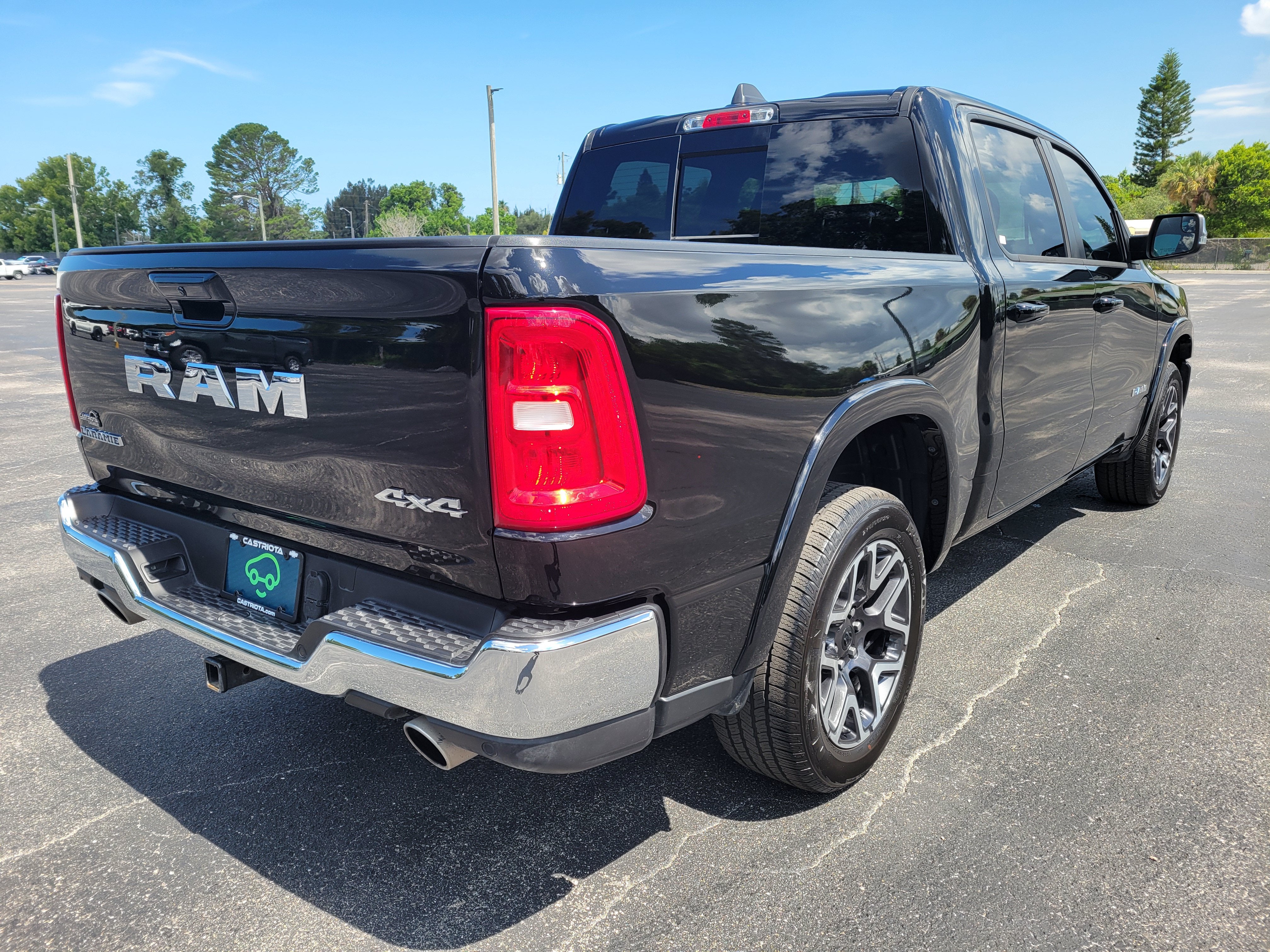 2026 RAM 1500 Laramie Crew Cab 4x4 5'7" Box