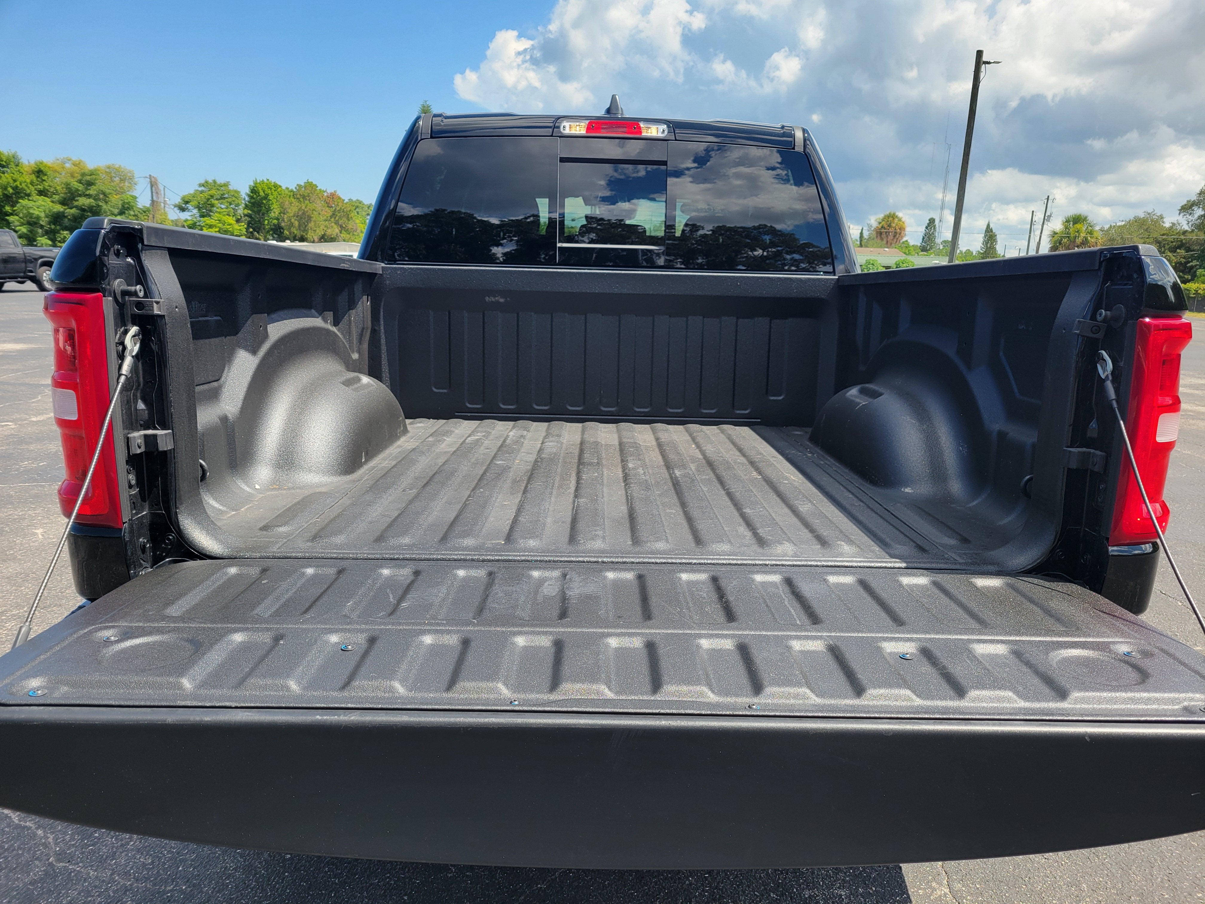 2026 RAM 1500 Laramie Crew Cab 4x4 5'7" Box