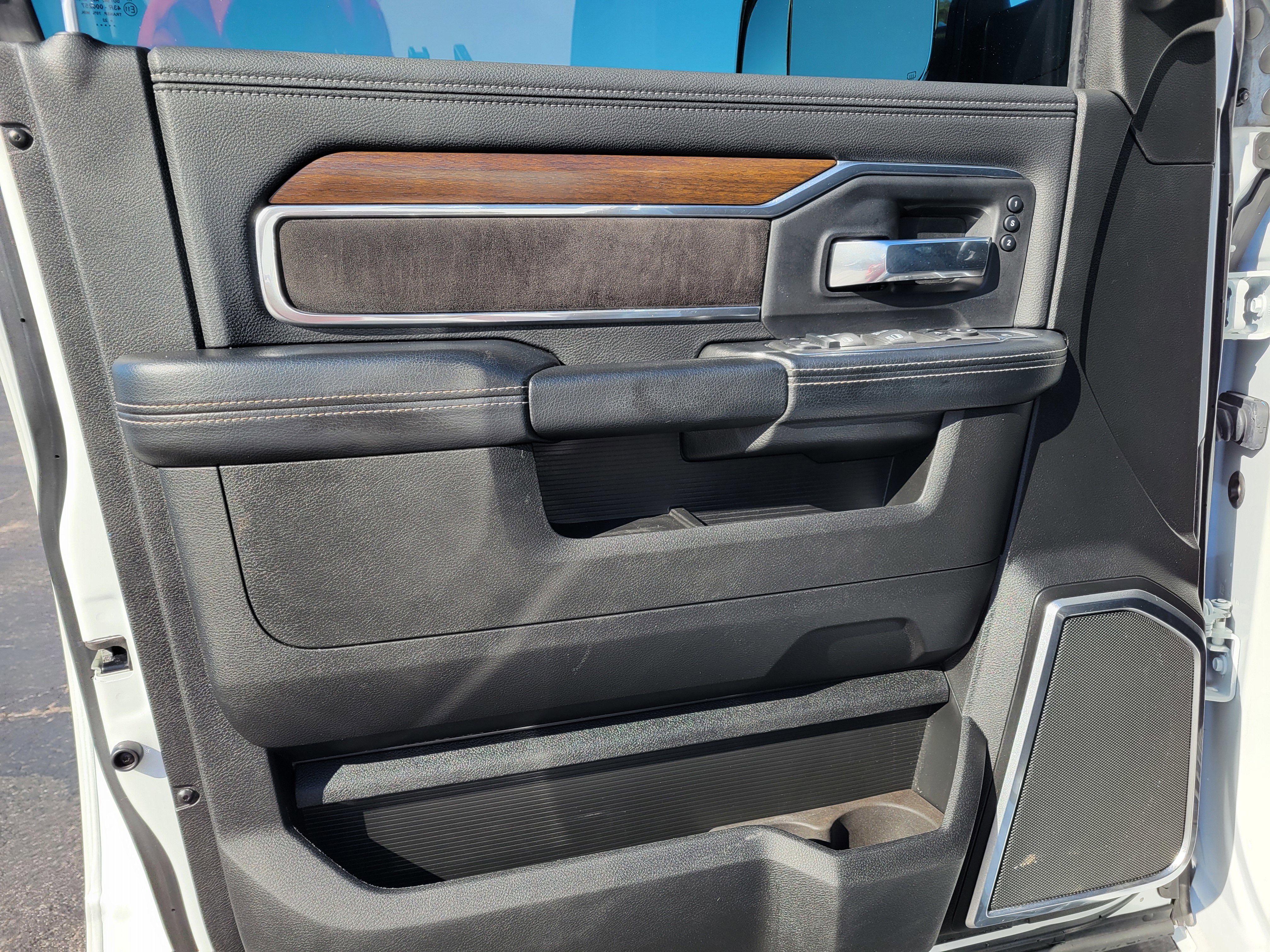 2022 RAM 2500 Laramie Crew Cab 4x4 6'4" Box