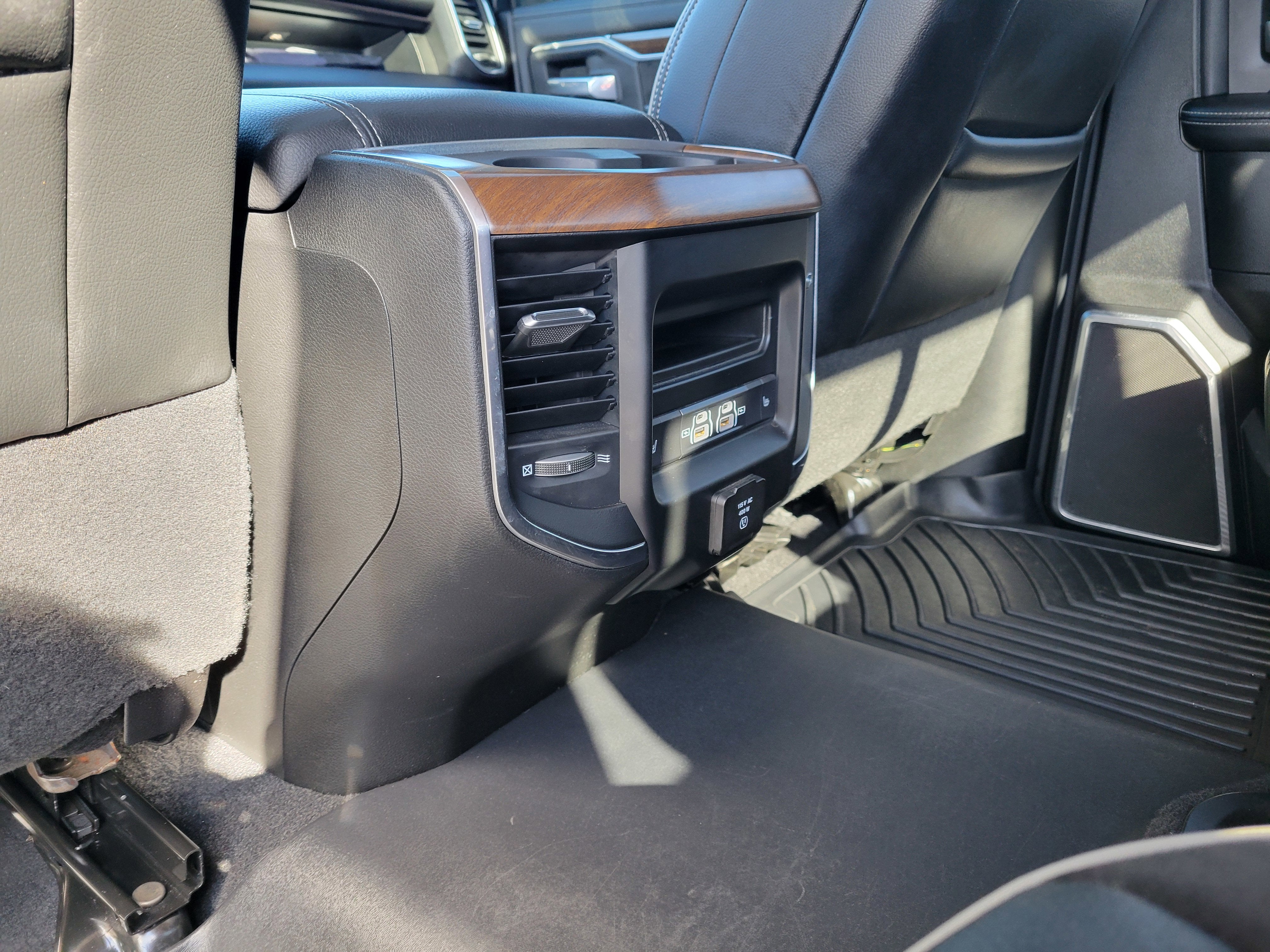 2022 RAM 2500 Laramie Crew Cab 4x4 6'4" Box