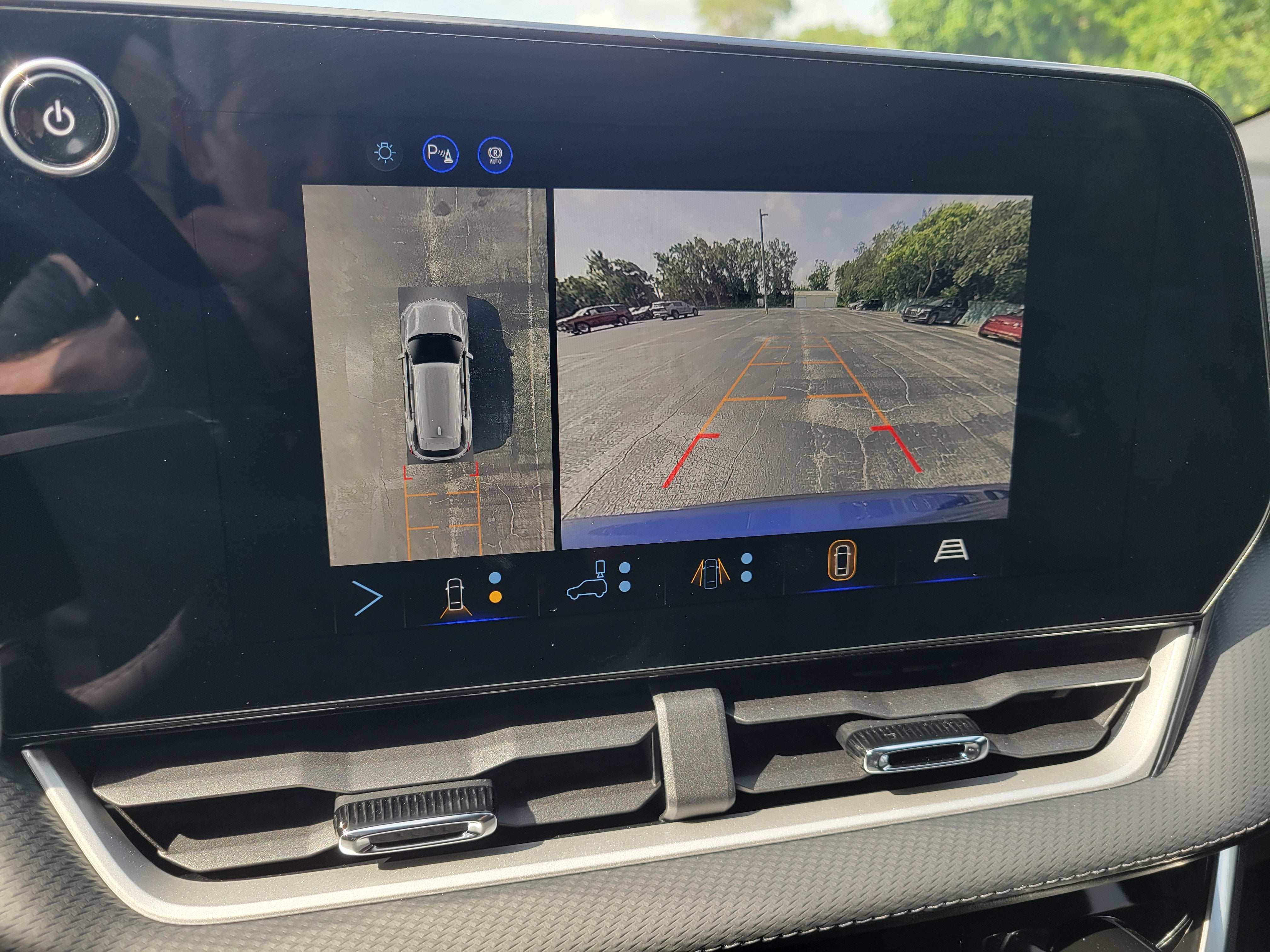 2027 Chevrolet Equinox LT - Photo 20