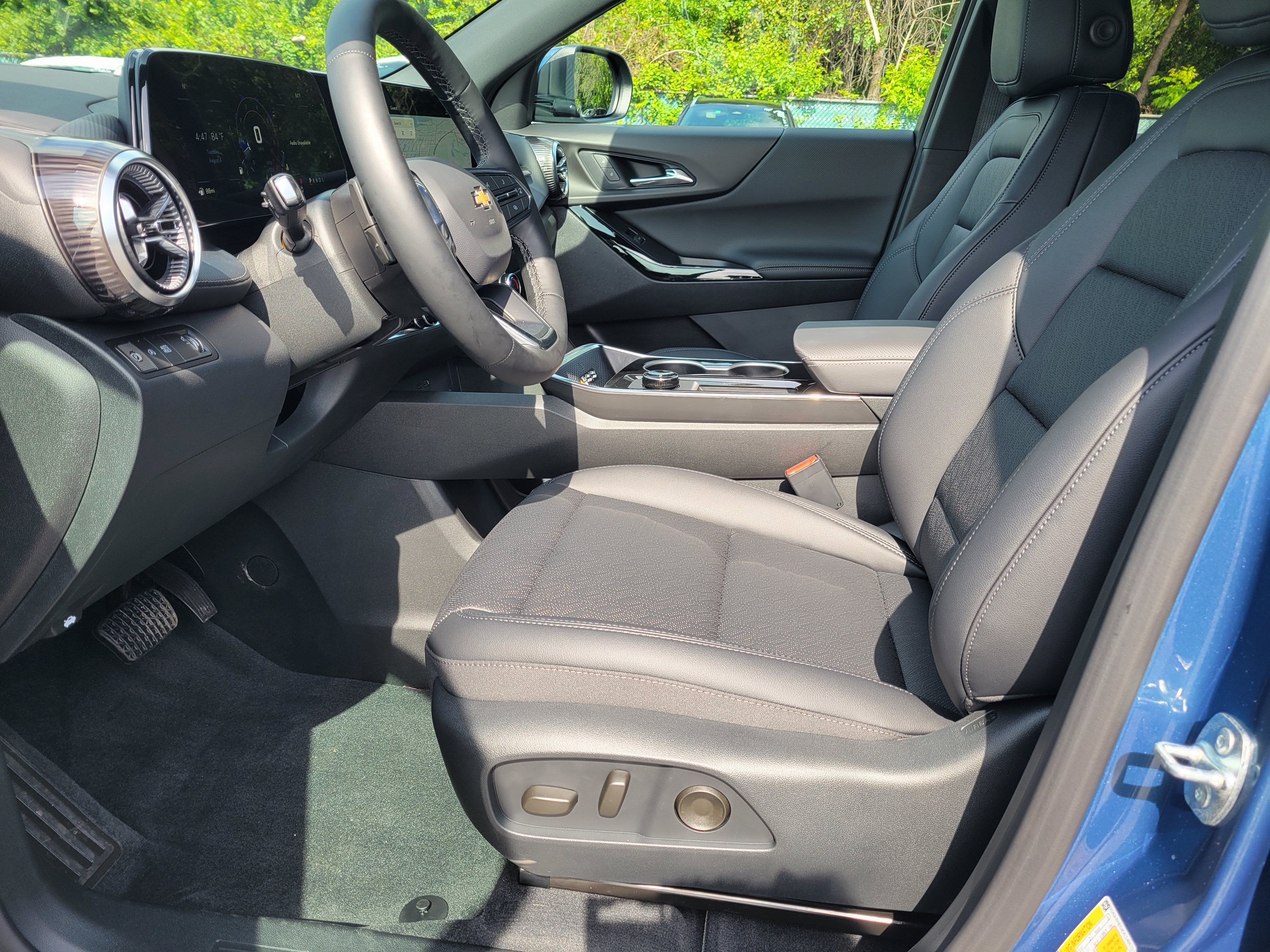 2027 Chevrolet Equinox LT - Photo 29