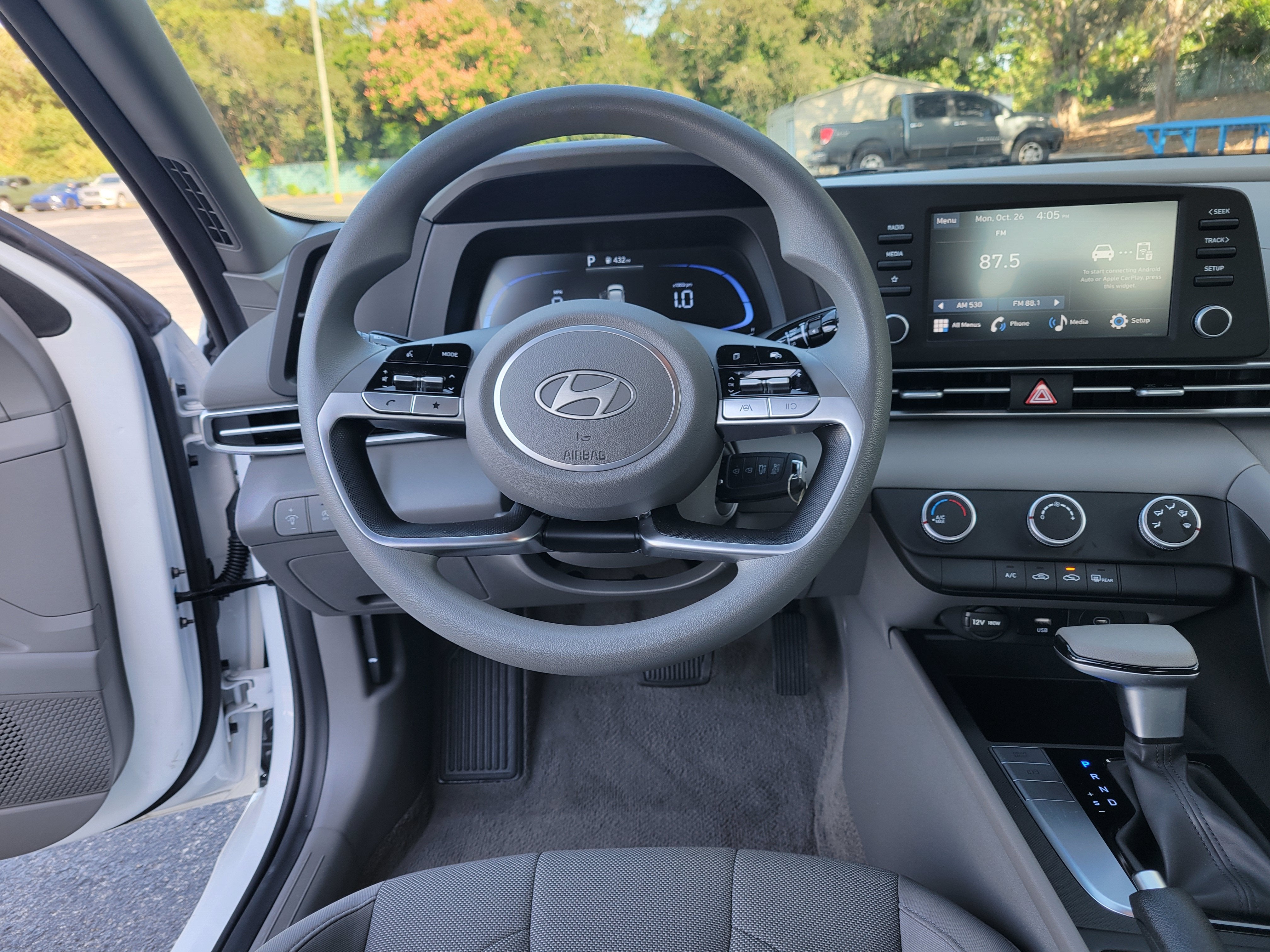 2025 Hyundai Elantra SE - Photo 12