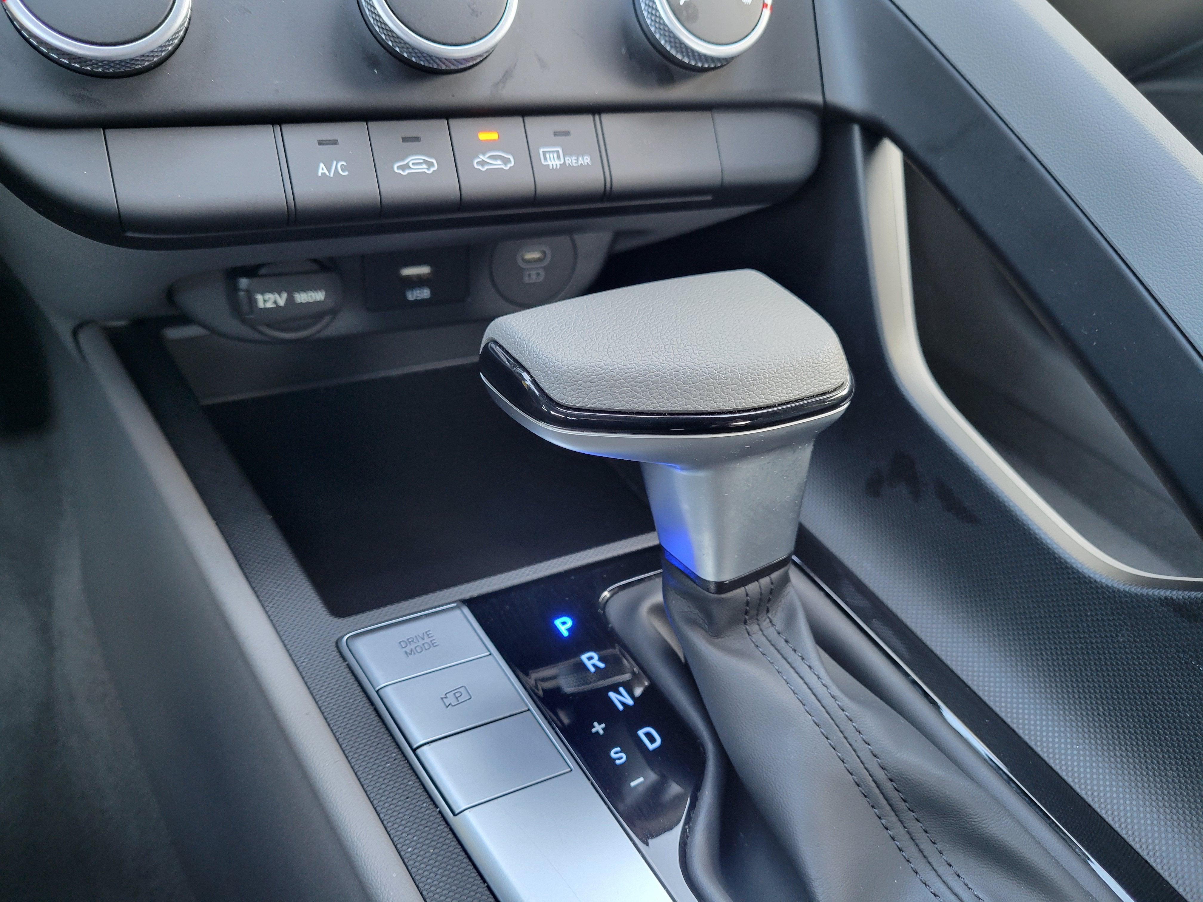 2025 Hyundai Elantra SE - Photo 17