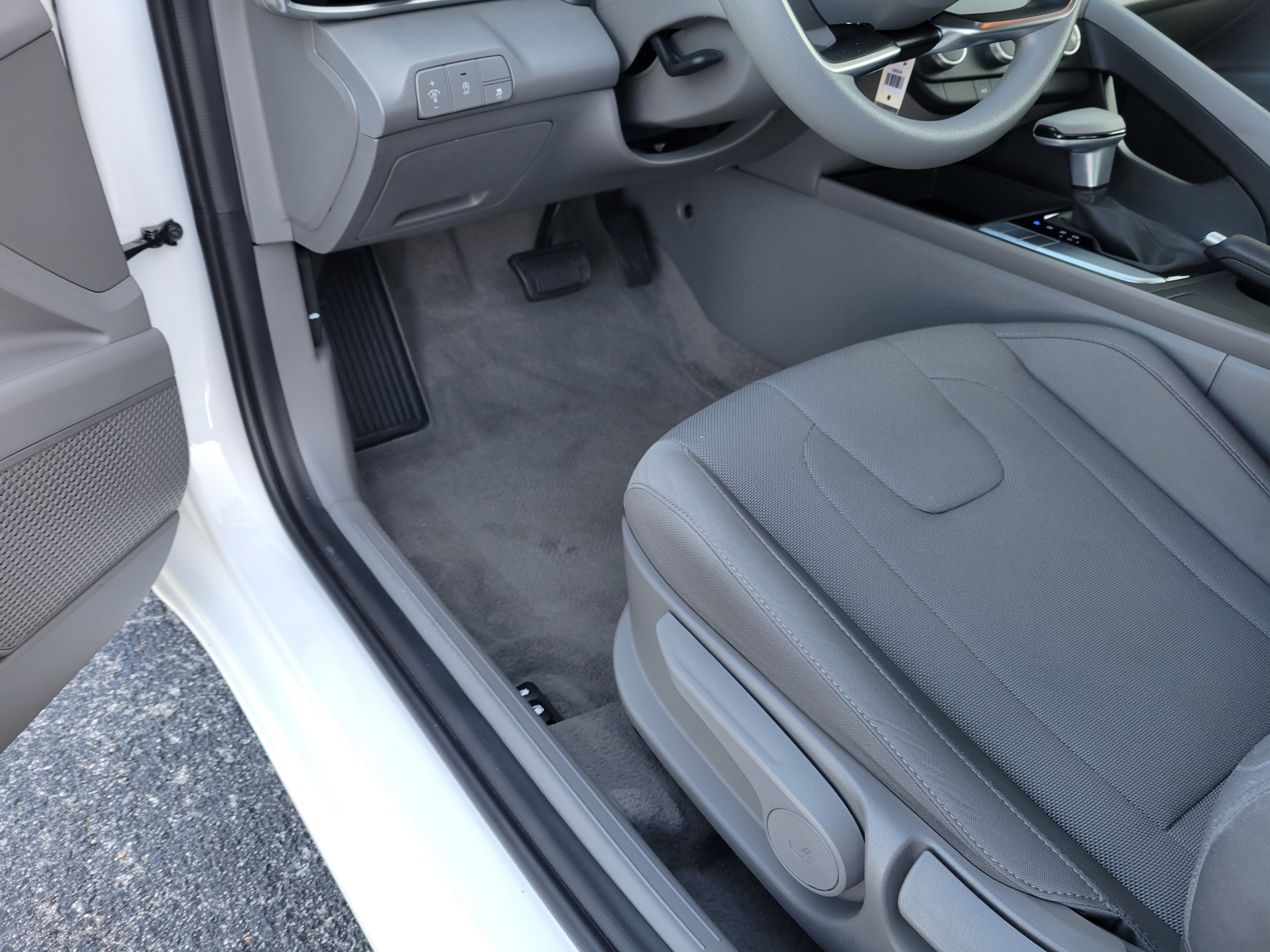 2025 Hyundai Elantra SE - Photo 19