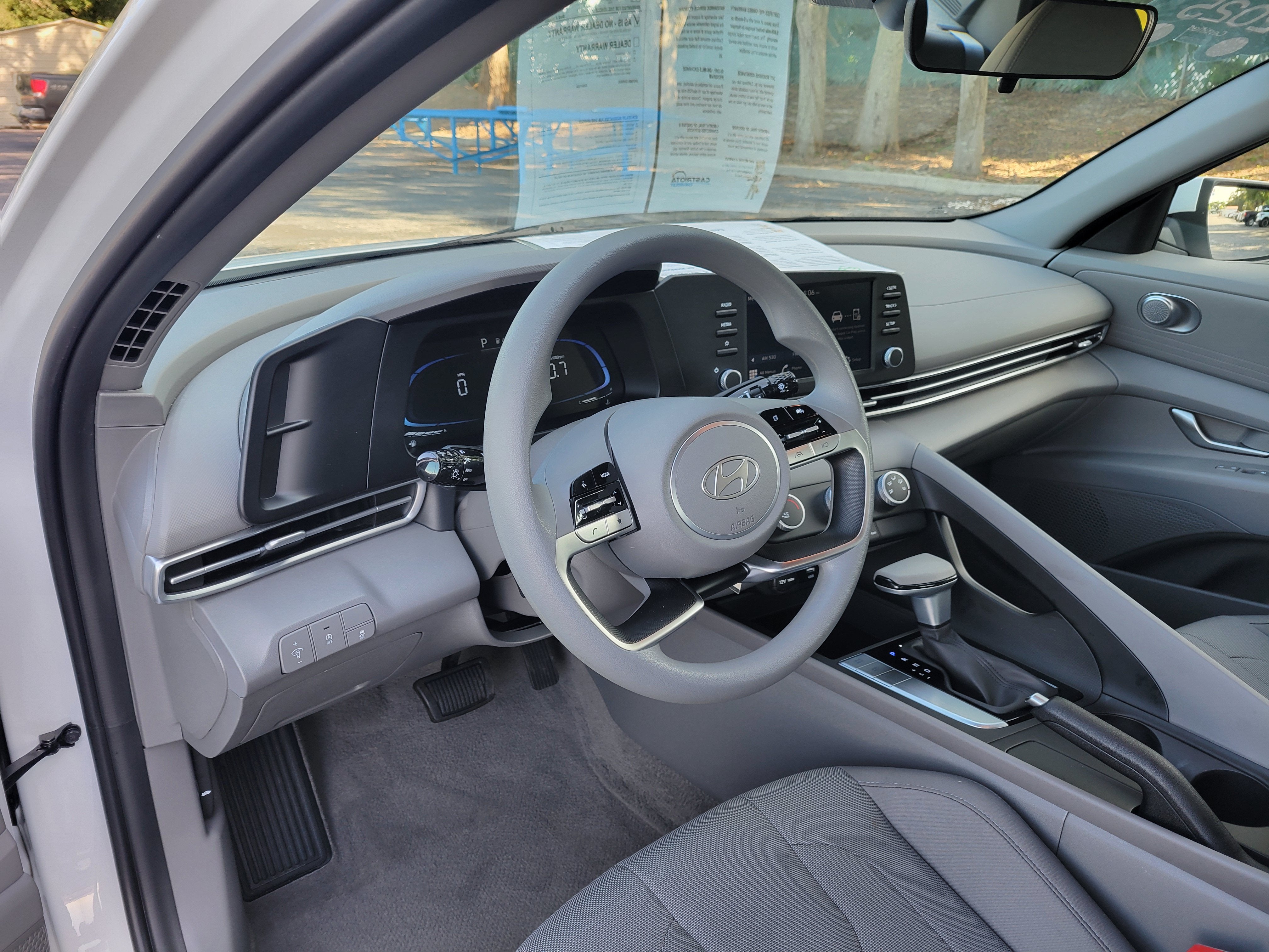 2025 Hyundai Elantra SE - Photo 22