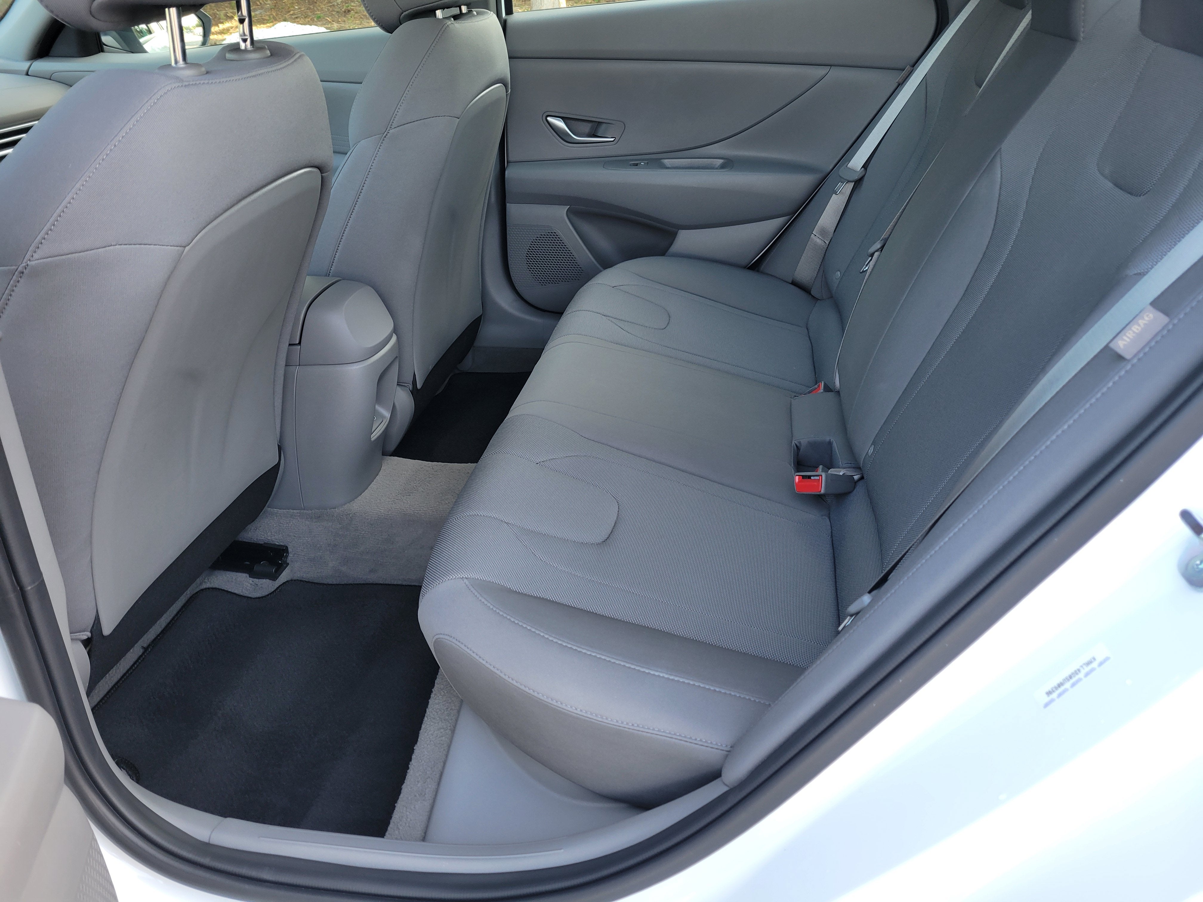 2025 Hyundai Elantra SE - Photo 27