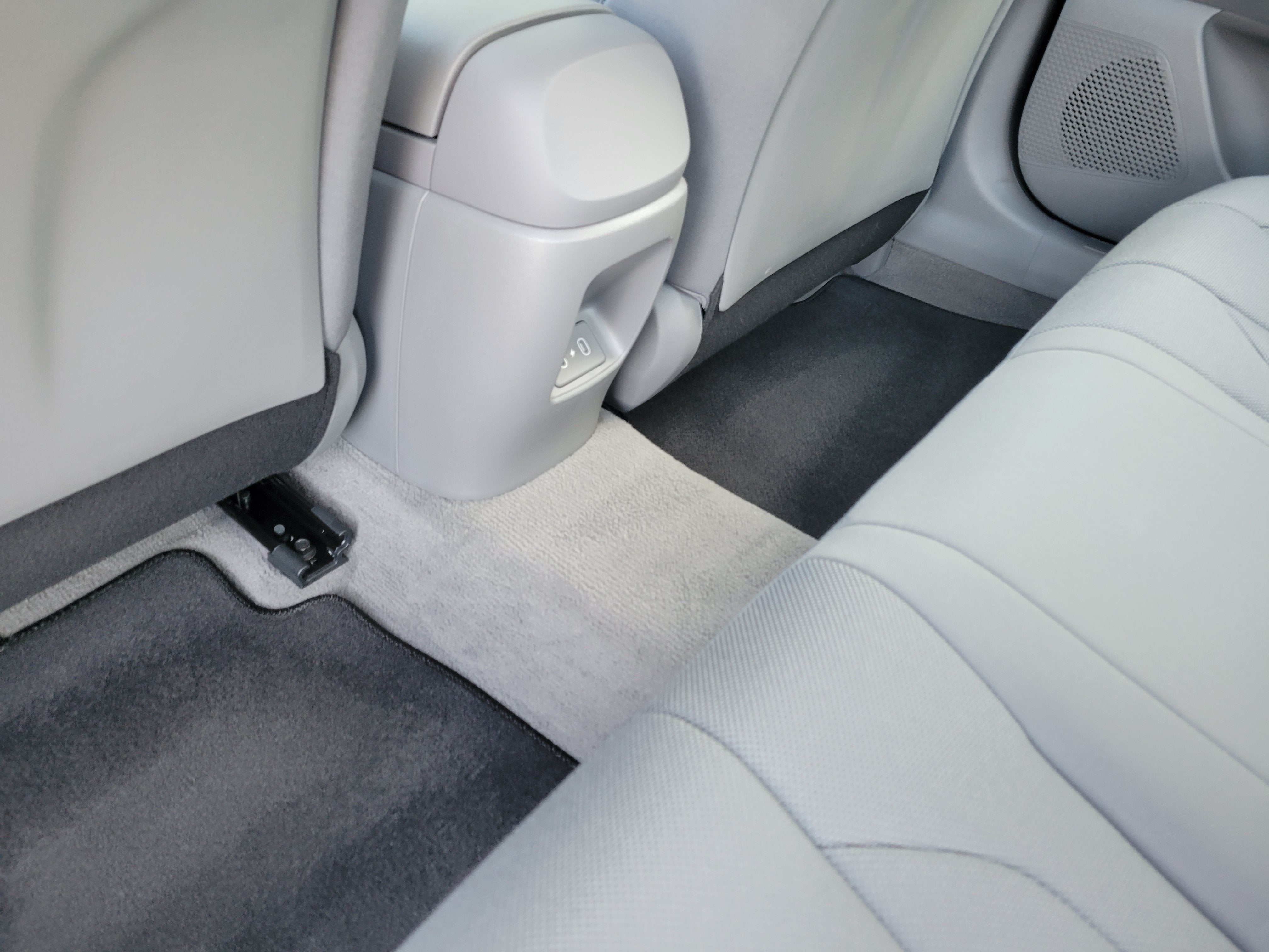 2025 Hyundai Elantra SE - Photo 28