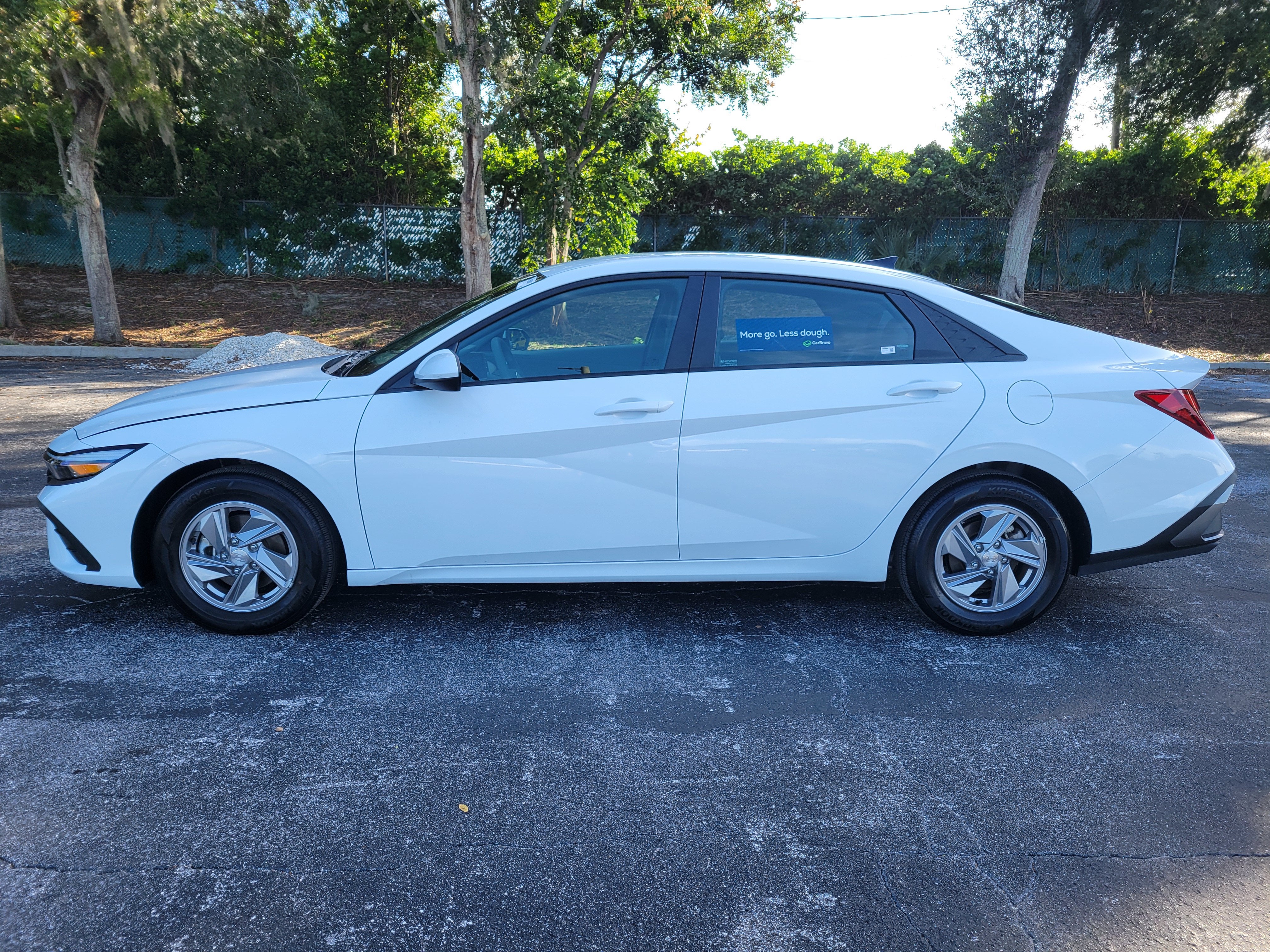 2025 Hyundai Elantra SE - Photo 9