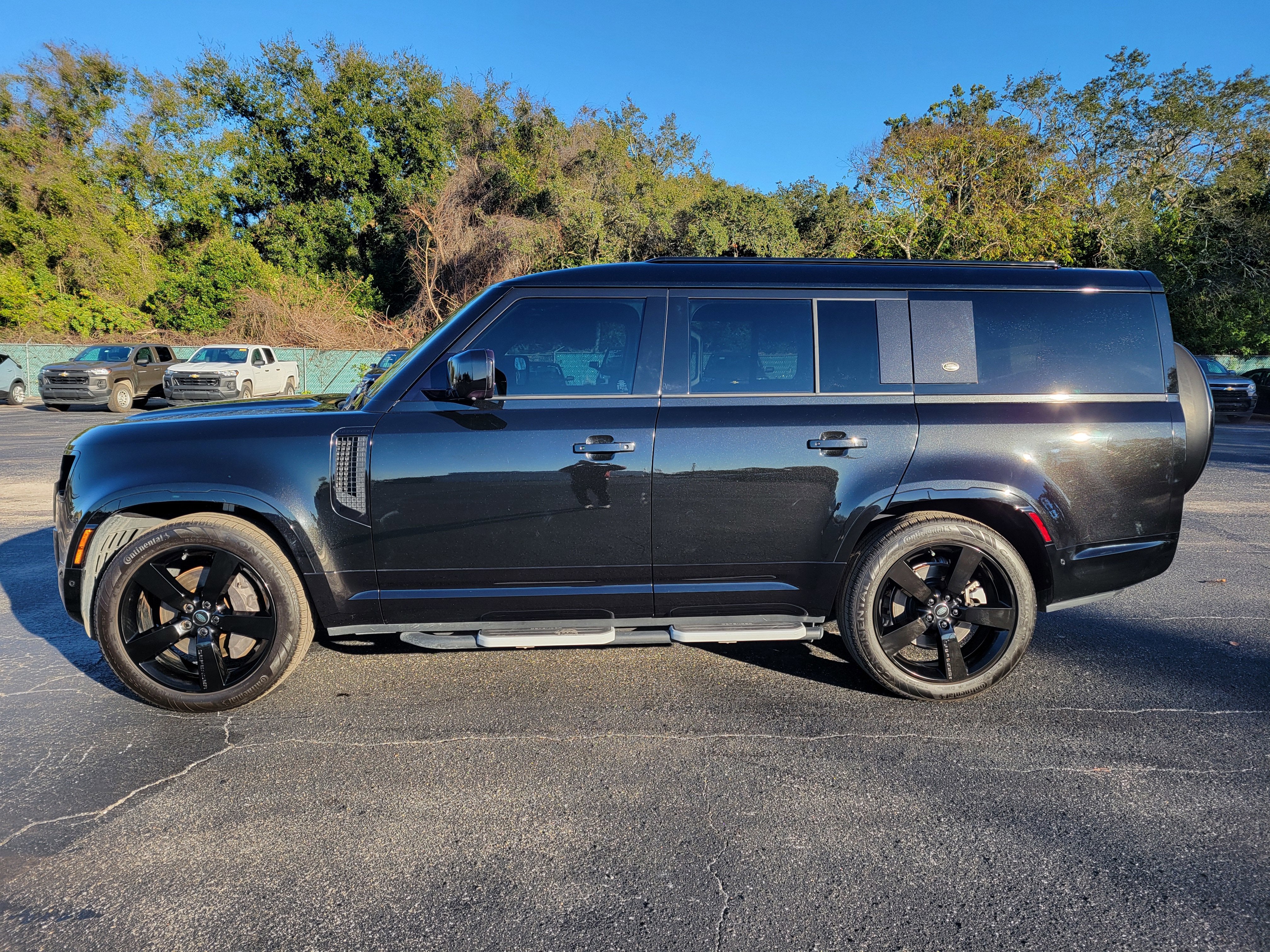 2023 Land Rover Defender 130 X-Dynamic SE