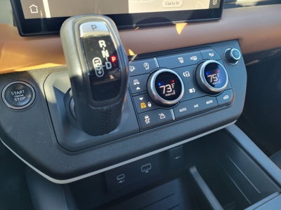 2023 Land Rover Defender 130 X-Dynamic SE